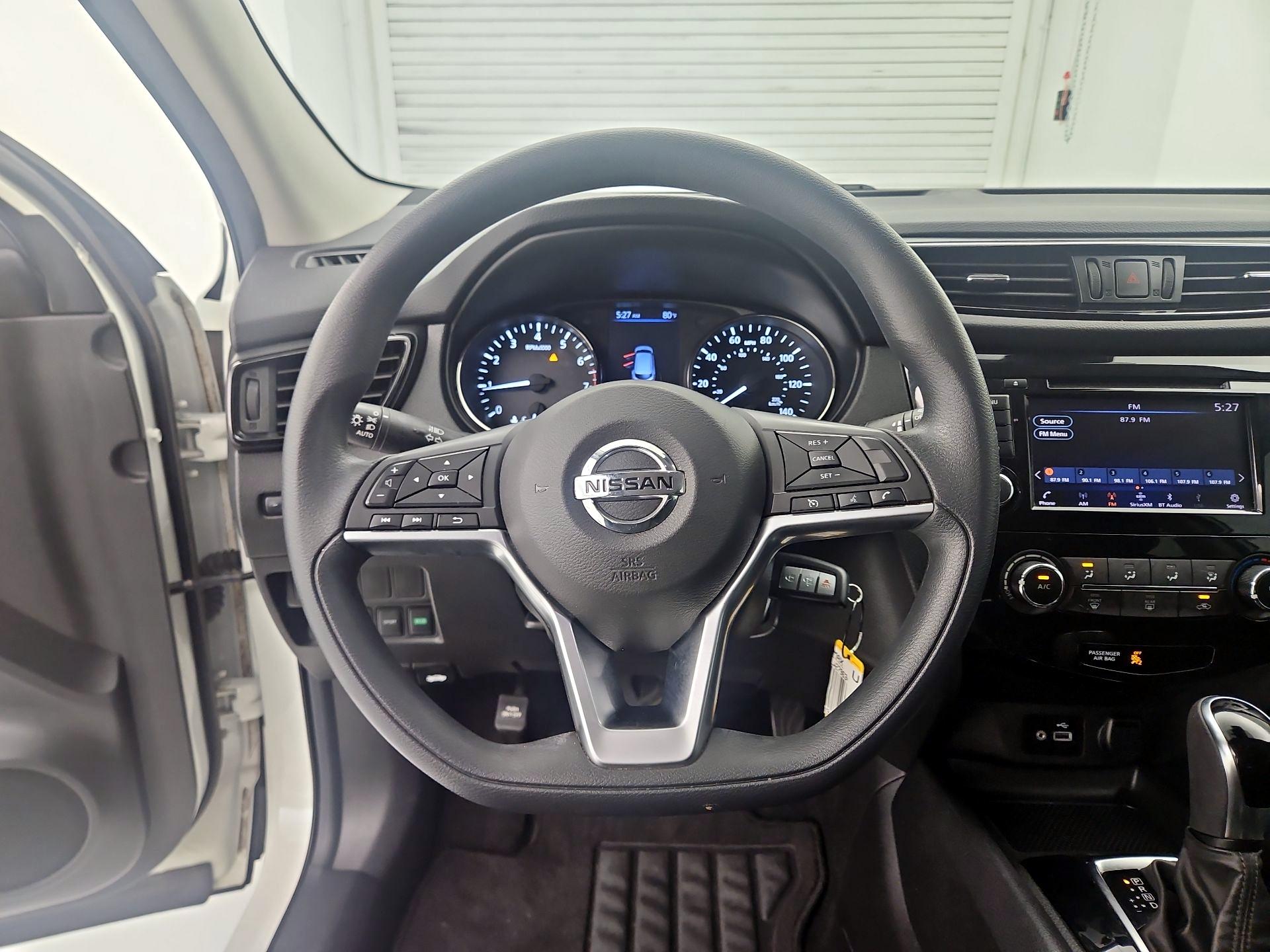 Thumbnail: 2020 Nissan Rogue Sport - 10