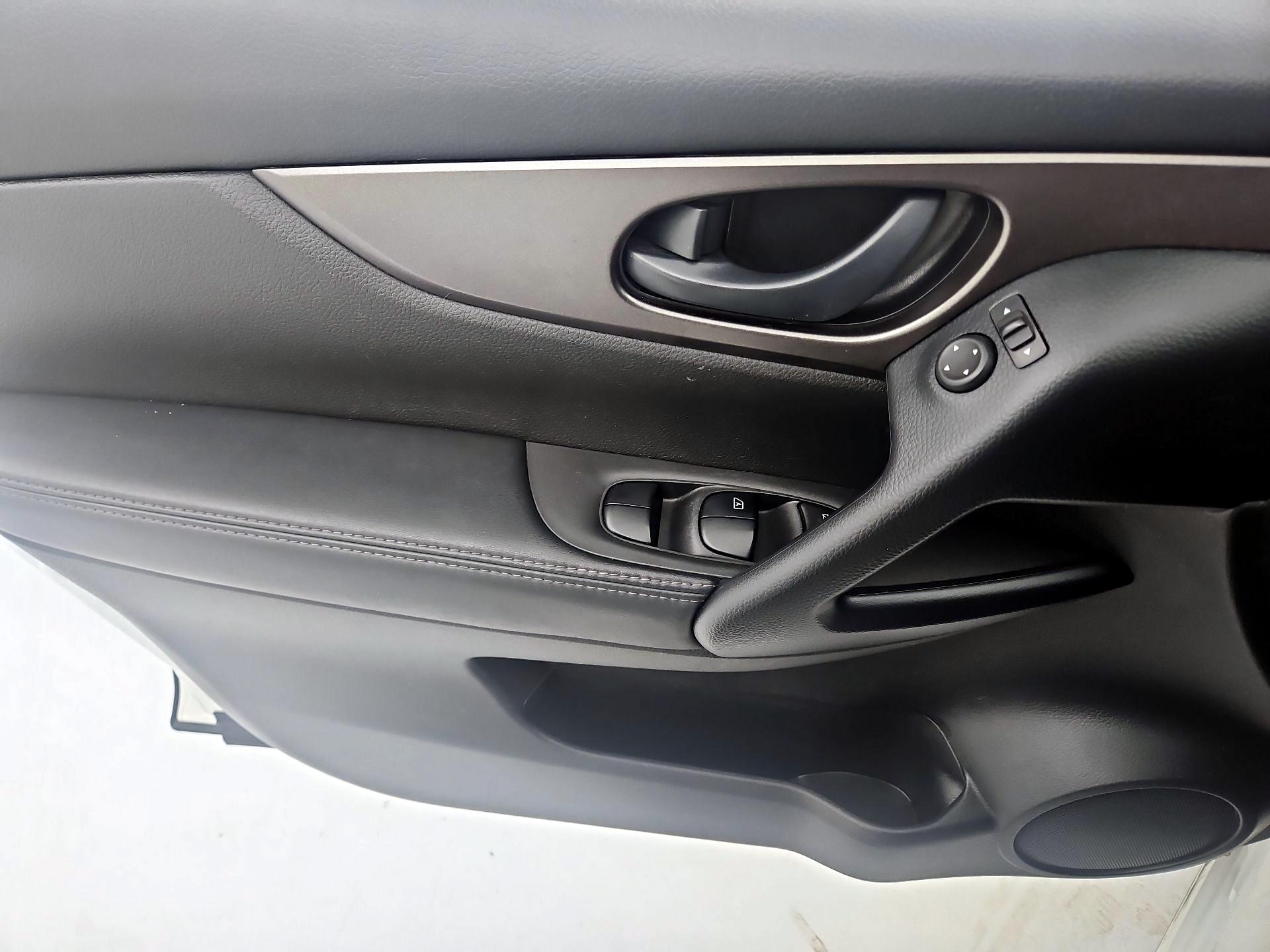 Thumbnail: 2020 Nissan Rogue Sport - 12