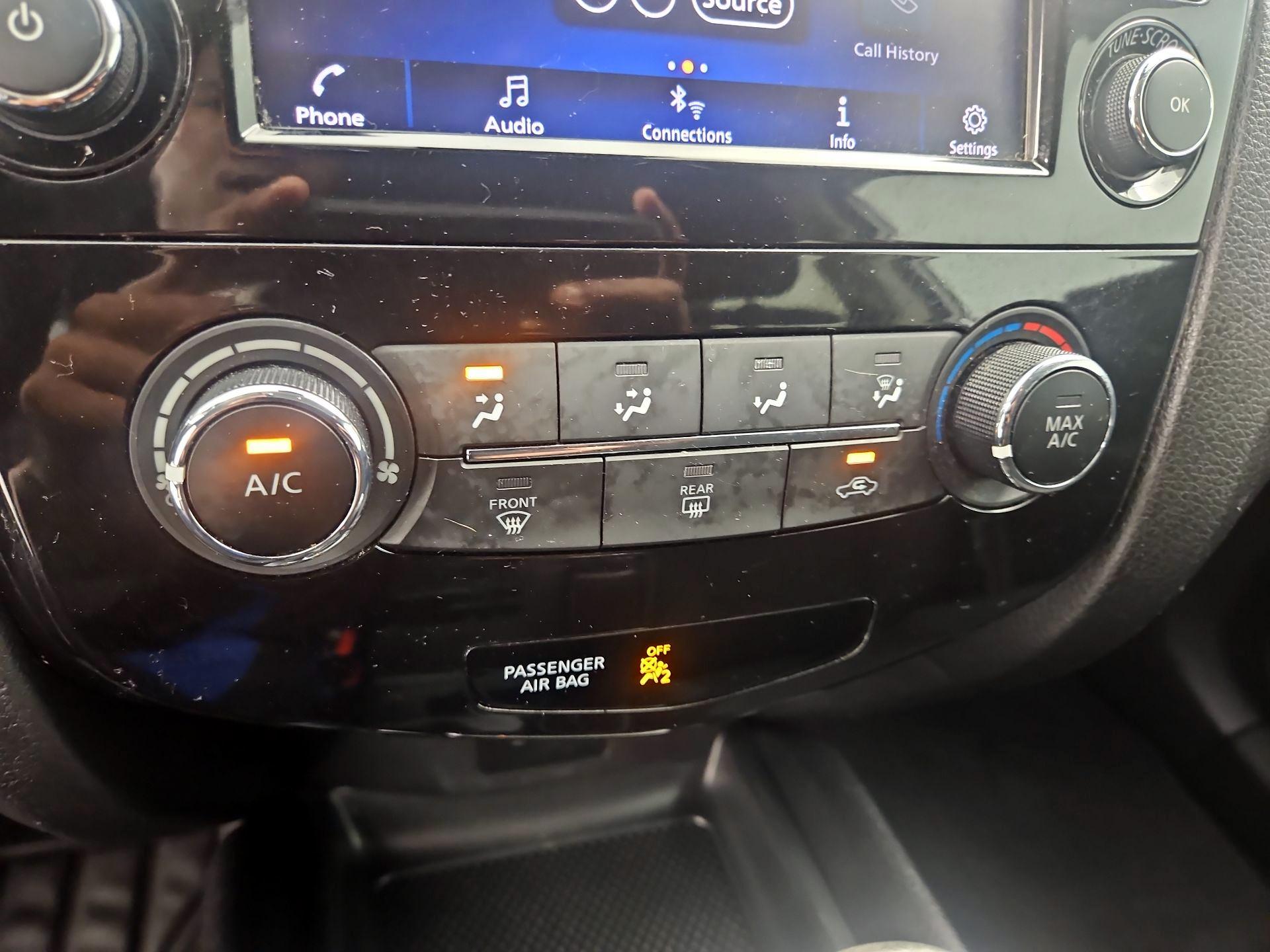 Thumbnail: 2020 Nissan Rogue Sport - 16