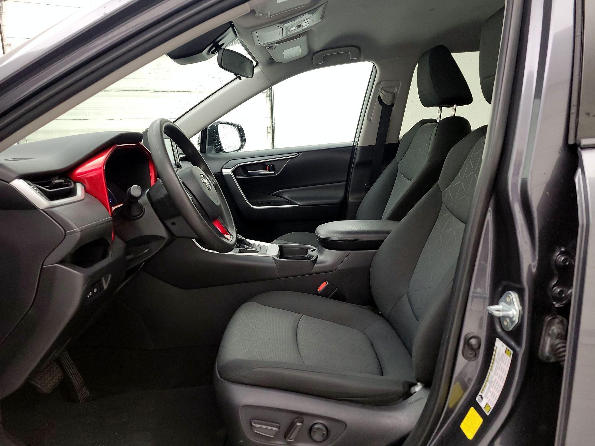 Thumbnail: 2021 Toyota RAV4 - 11