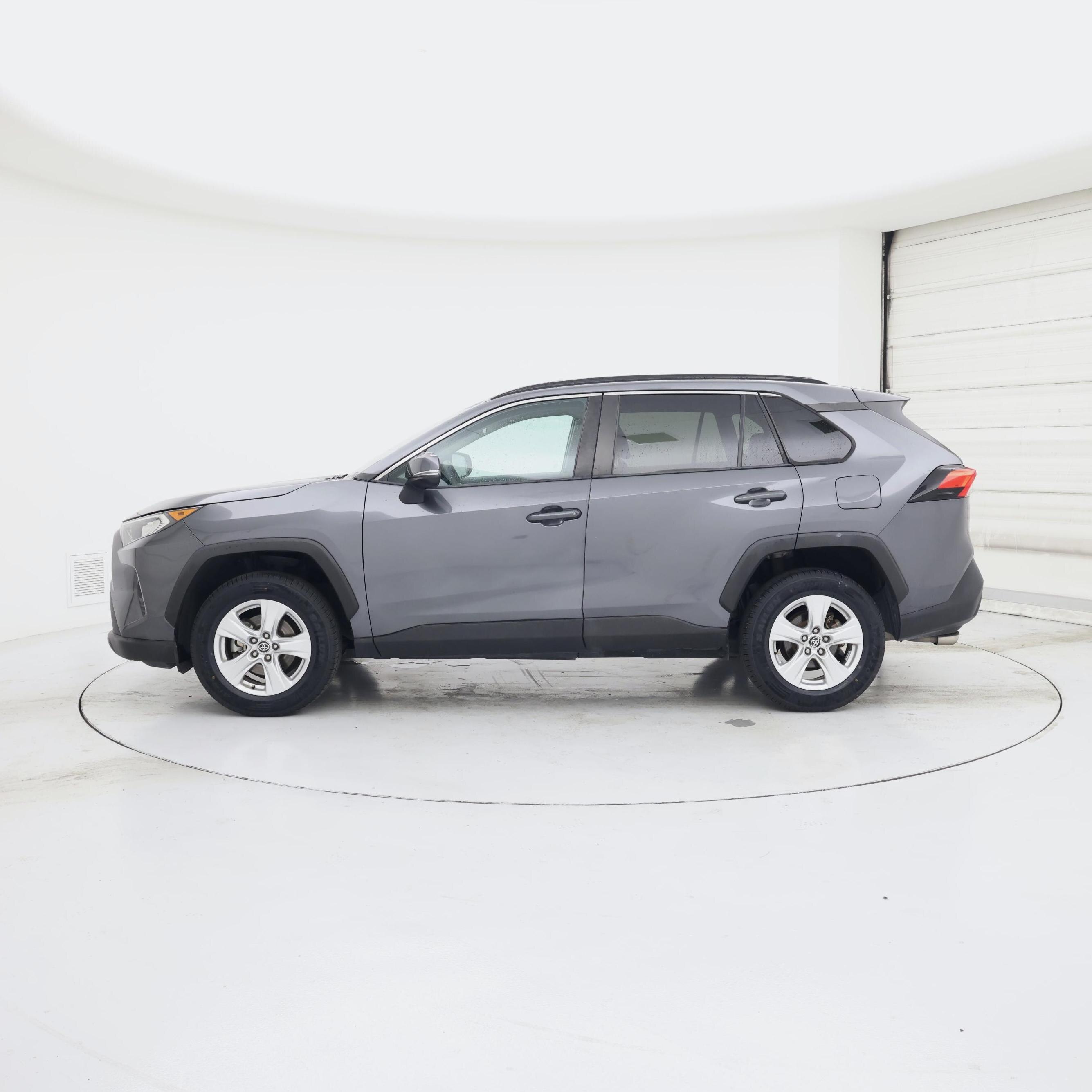 Thumbnail: 2021 Toyota RAV4 - 3