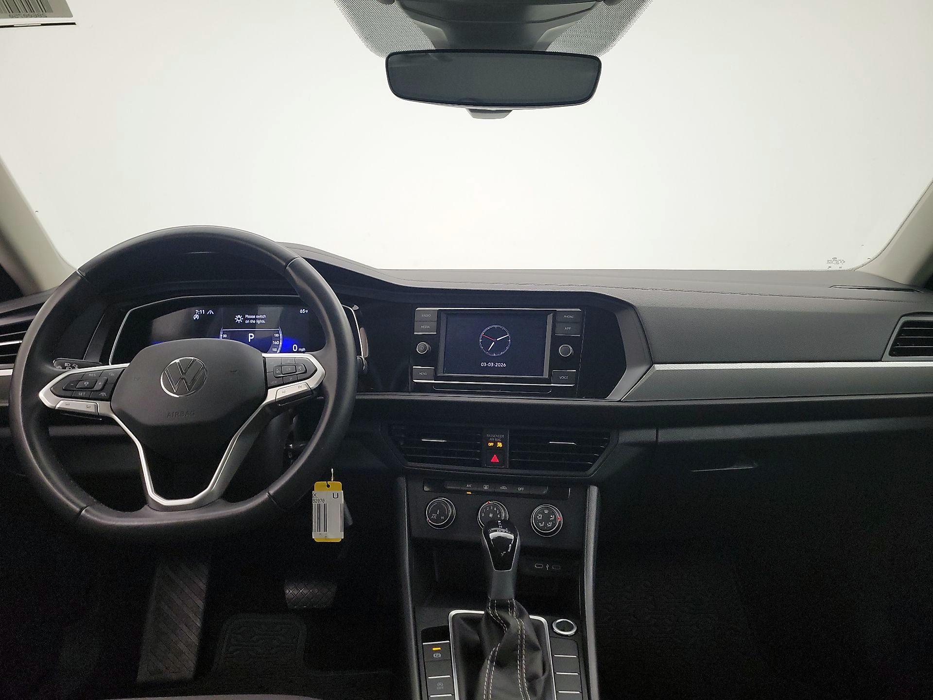 Thumbnail: 2024 Volkswagen Jetta - 9