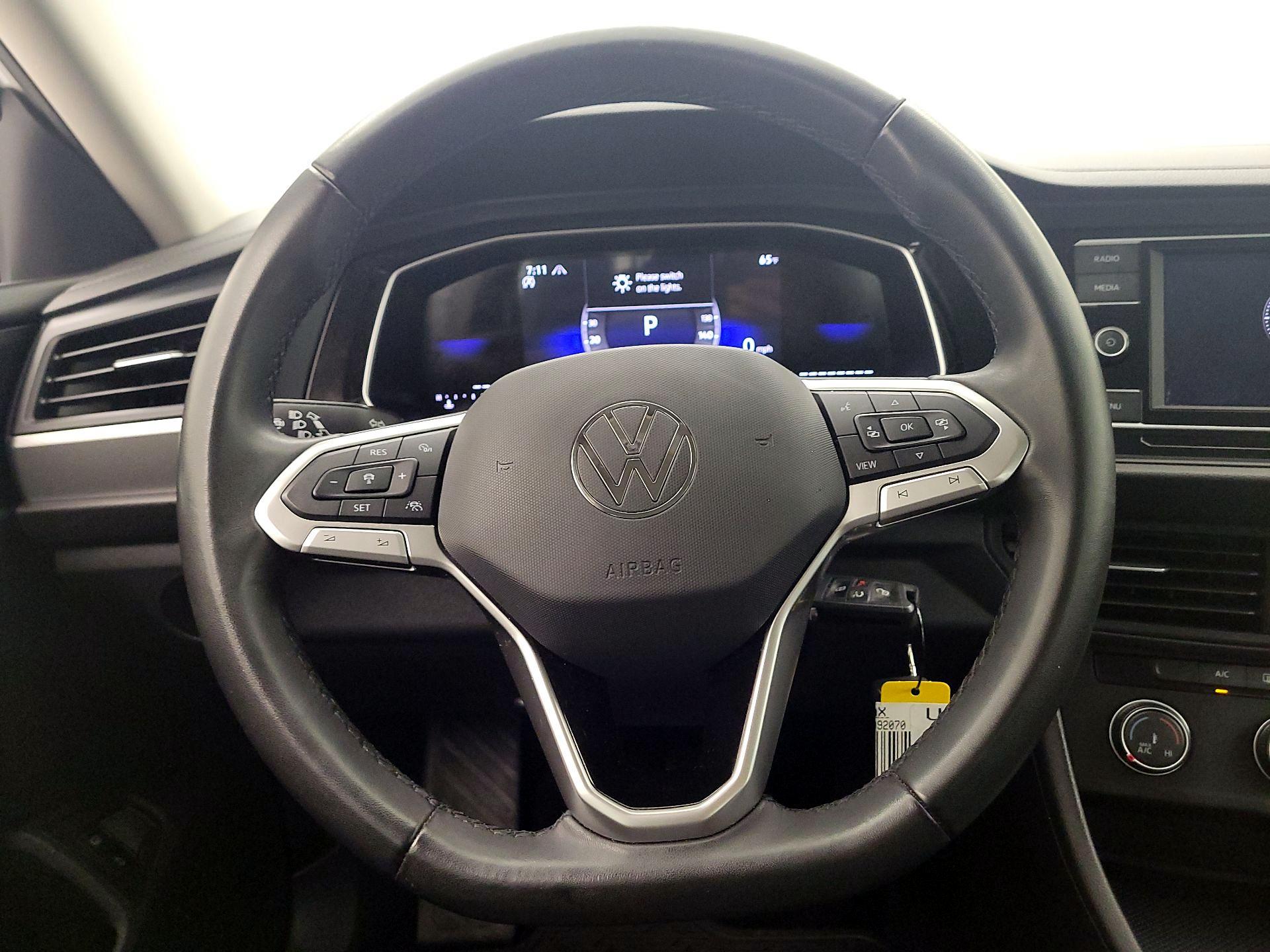 Thumbnail: 2024 Volkswagen Jetta - 10