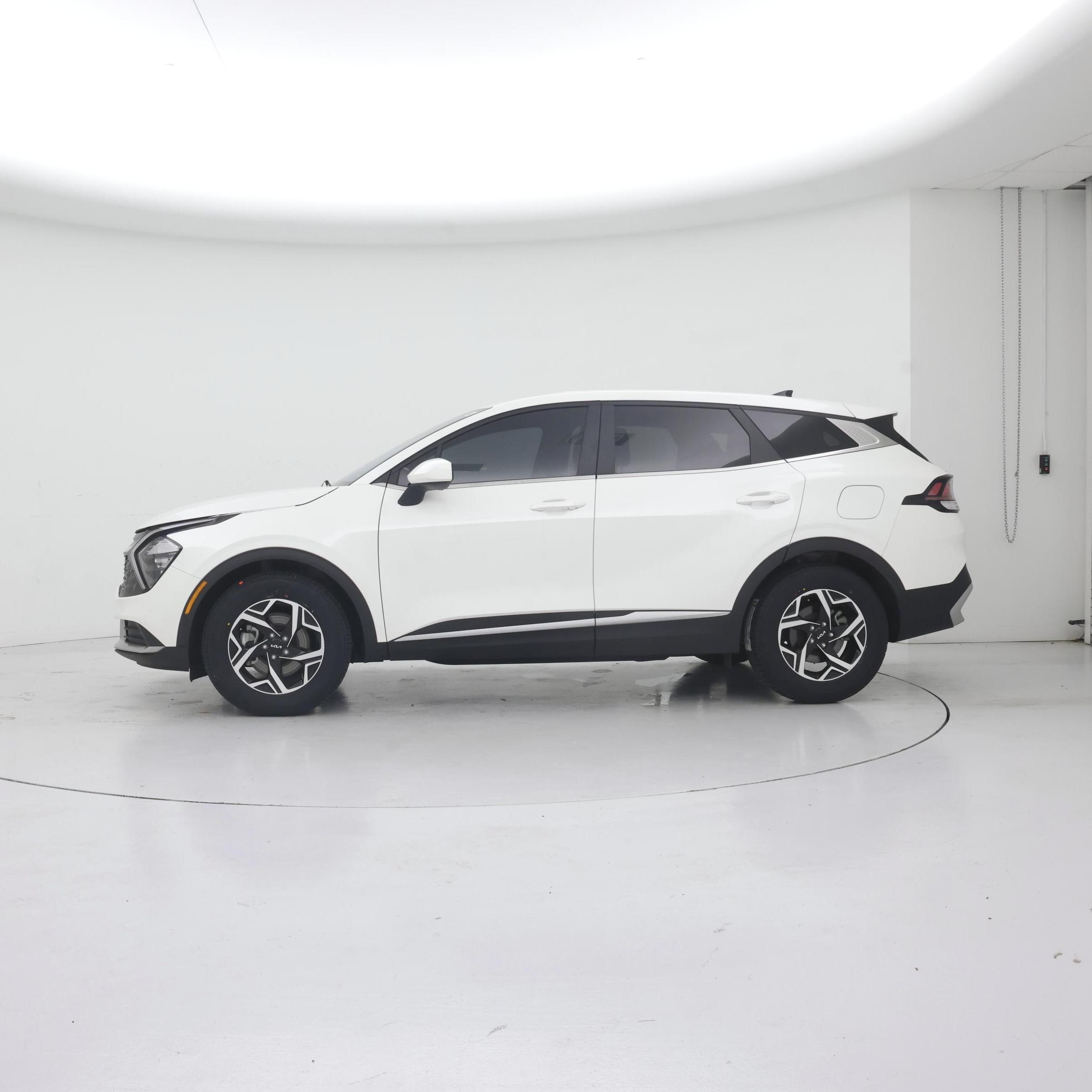 Thumbnail: 2023 Kia Sportage - 3