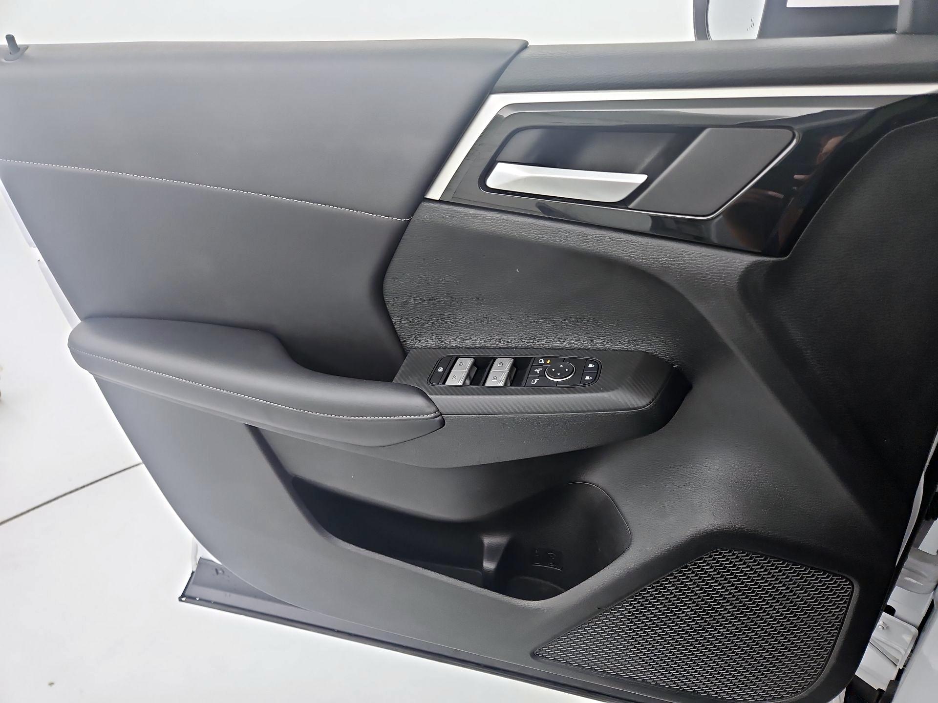 Thumbnail: 2024 Mitsubishi Outlander - 12