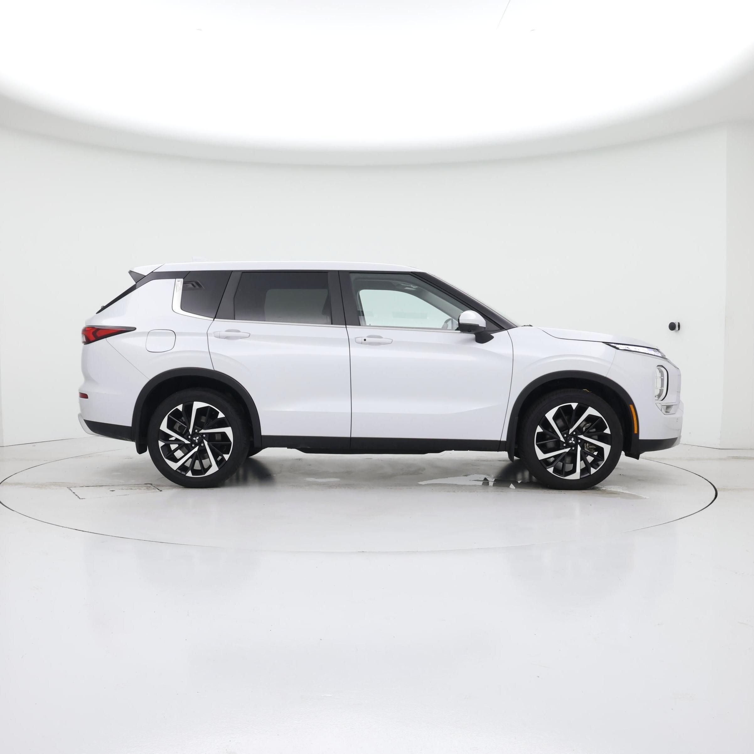 Thumbnail: 2024 Mitsubishi Outlander - 7