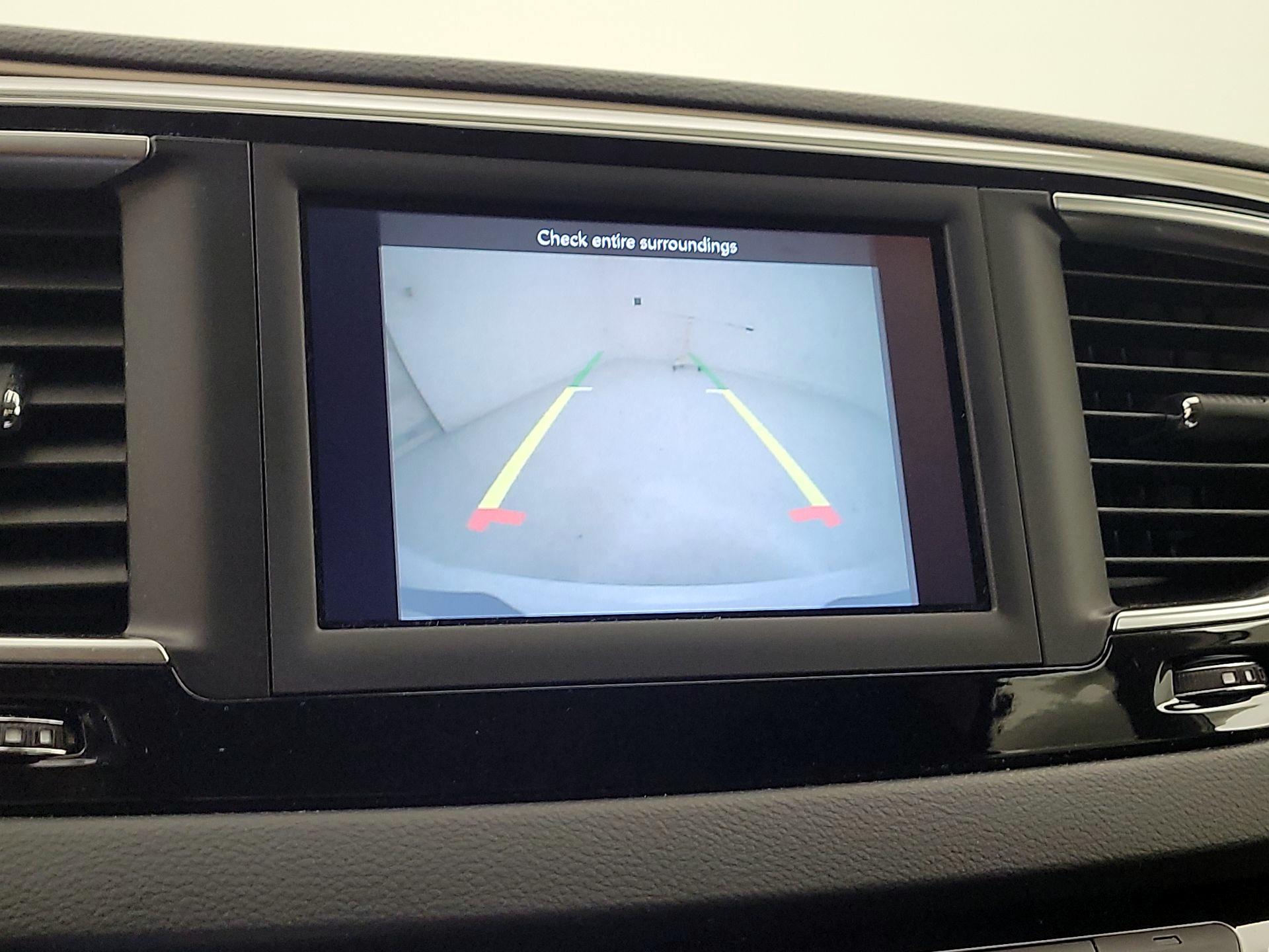 Thumbnail: 2021 Chrysler Voyager - 14