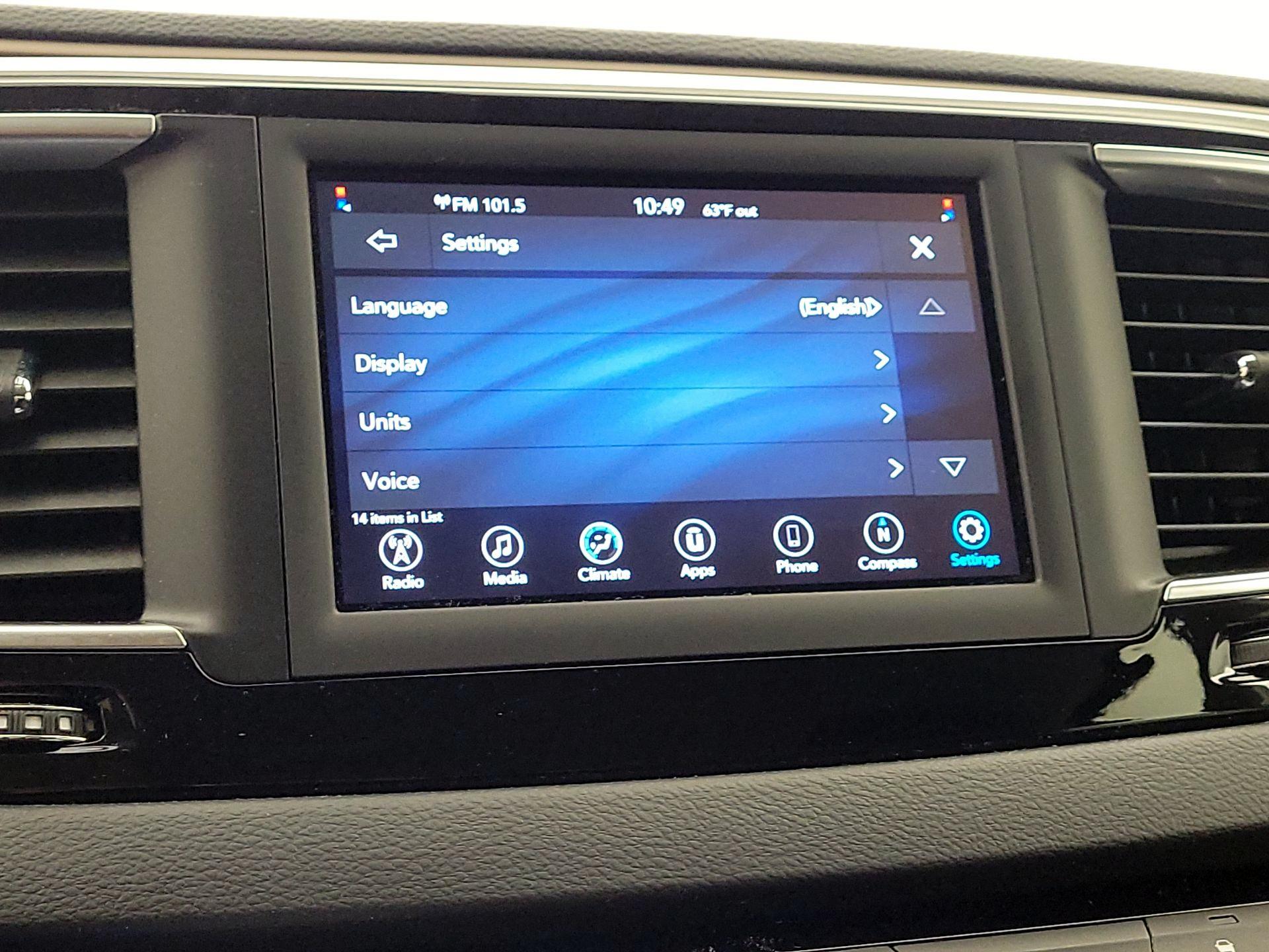 Thumbnail: 2021 Chrysler Voyager - 15