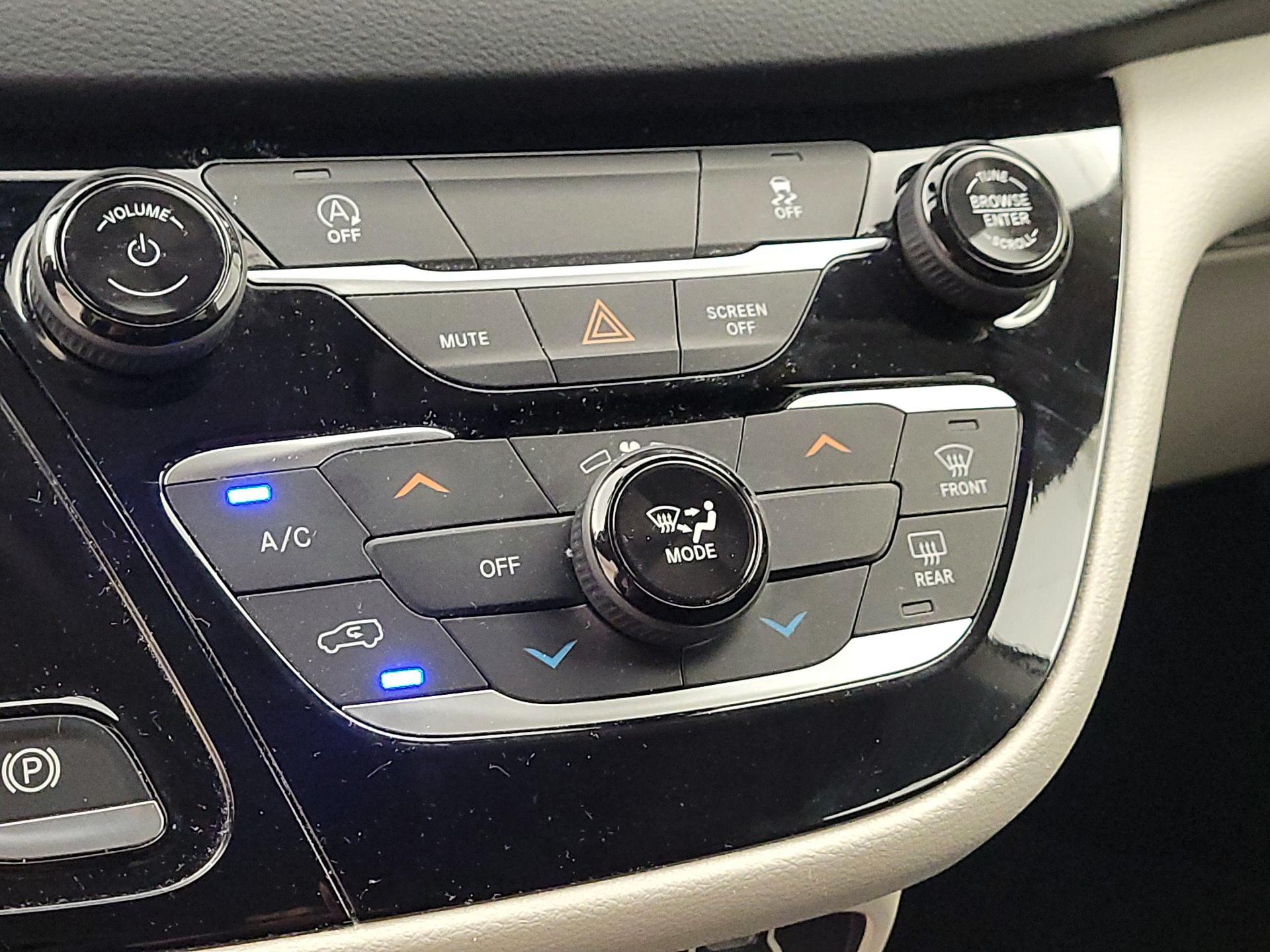 Thumbnail: 2021 Chrysler Voyager - 16