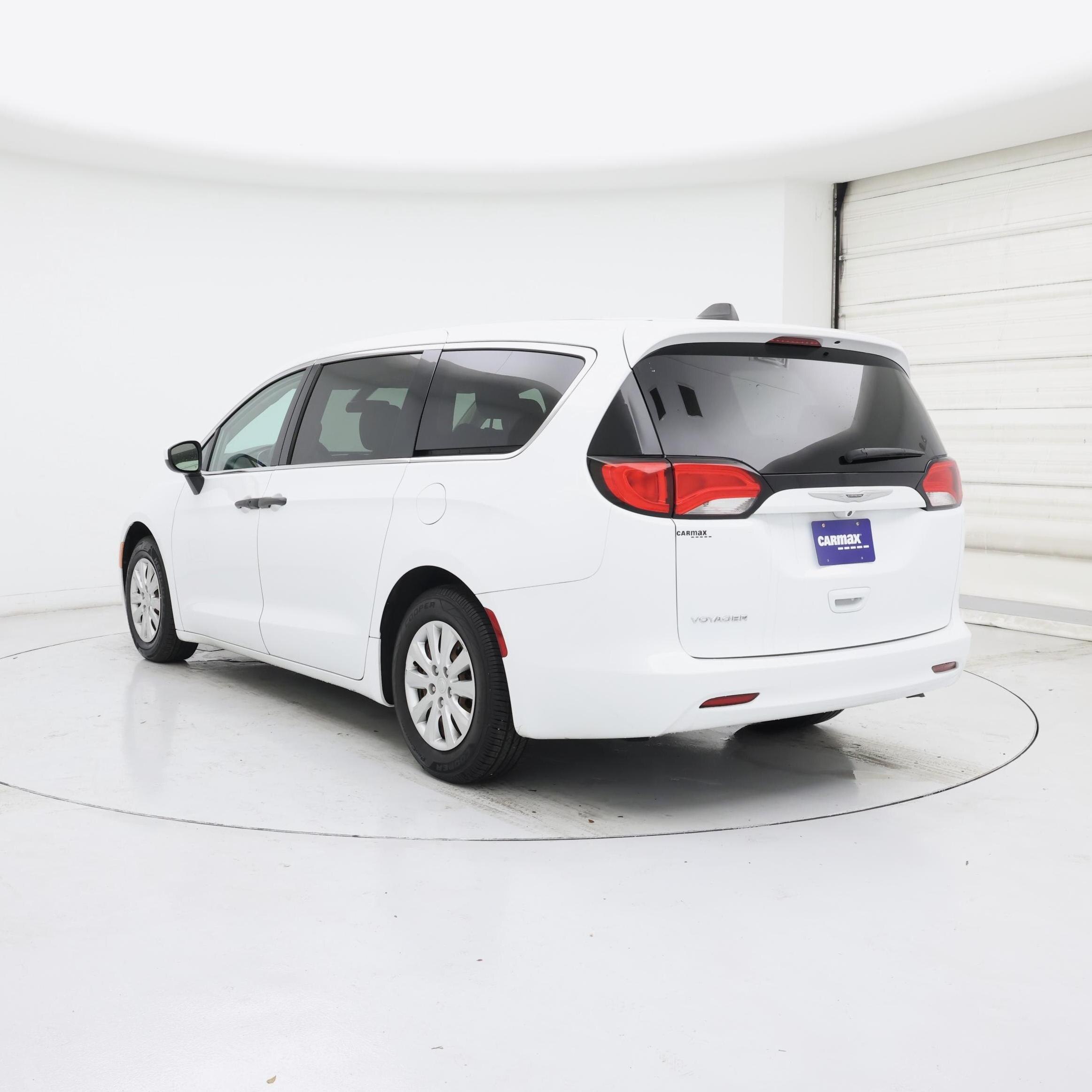 Thumbnail: 2021 Chrysler Voyager - 2