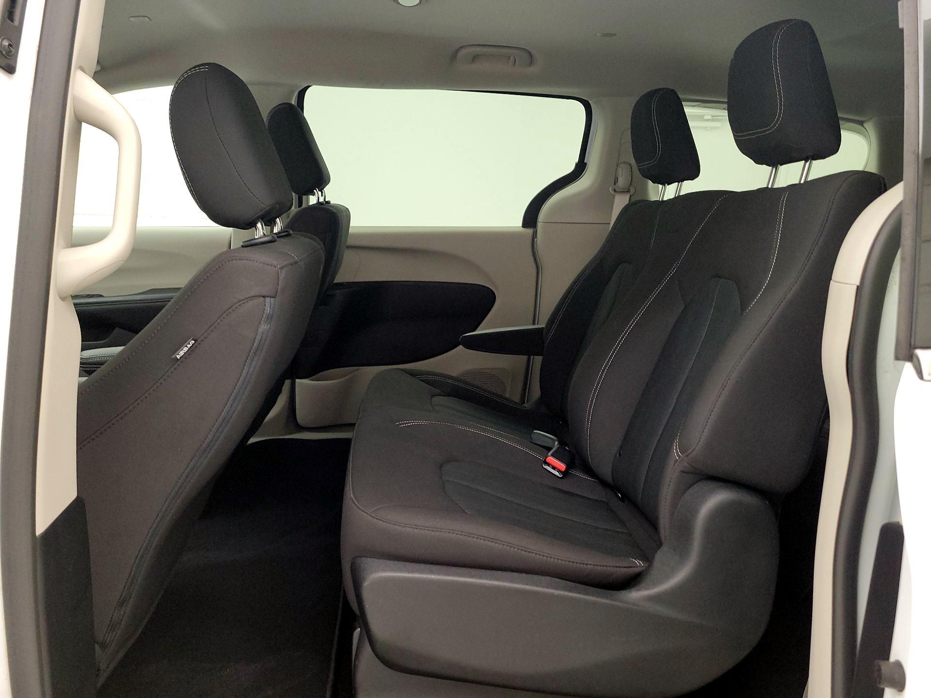 Thumbnail: 2021 Chrysler Voyager - 19