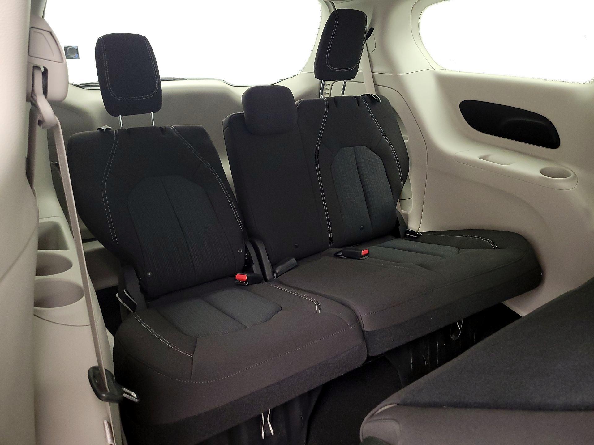 Thumbnail: 2021 Chrysler Voyager - 20