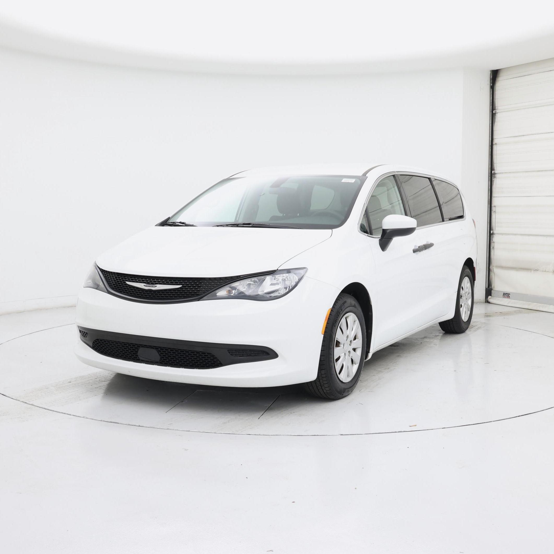 Thumbnail: 2021 Chrysler Voyager - 4