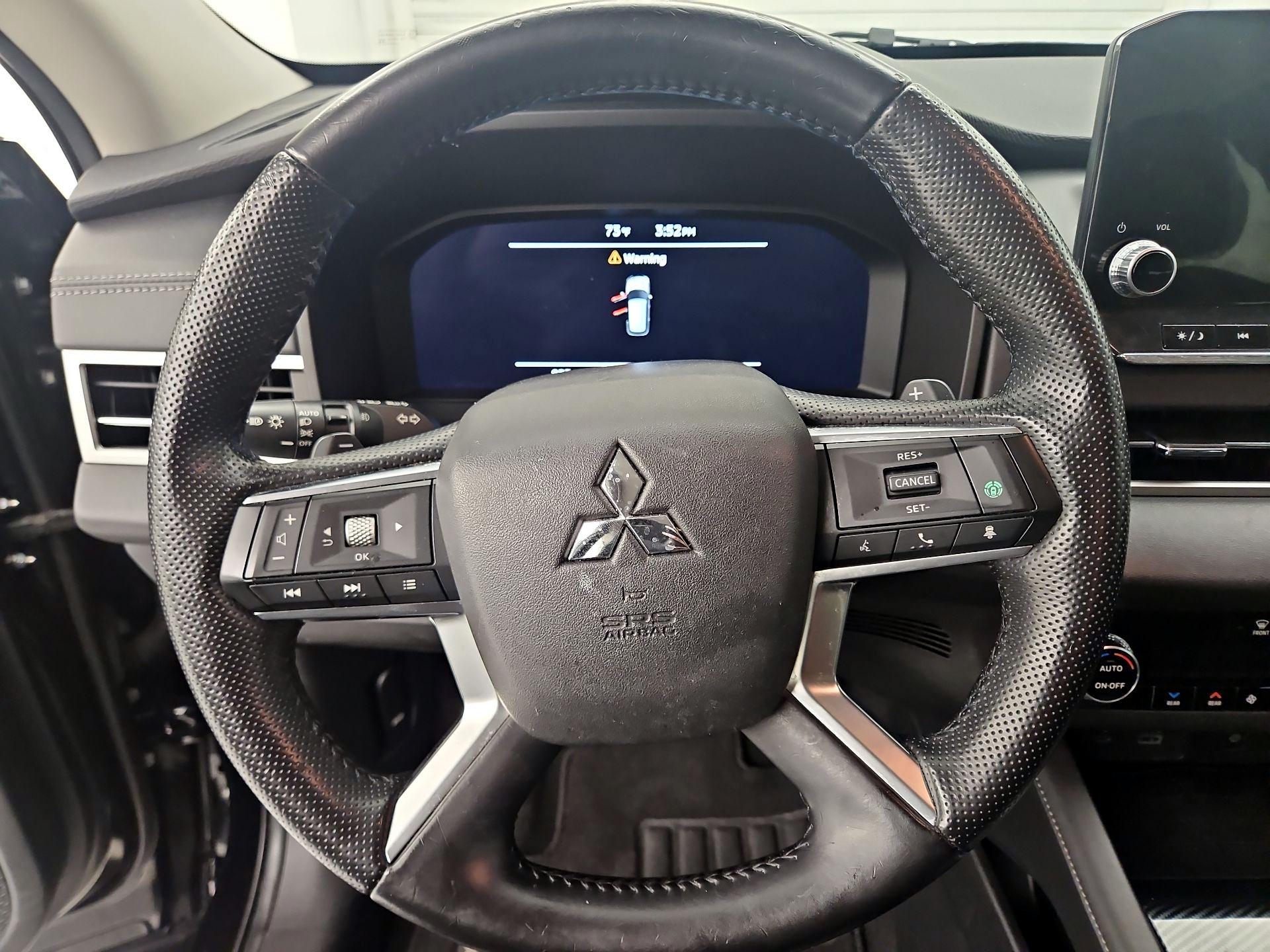 Thumbnail: 2022 Mitsubishi Outlander - 10