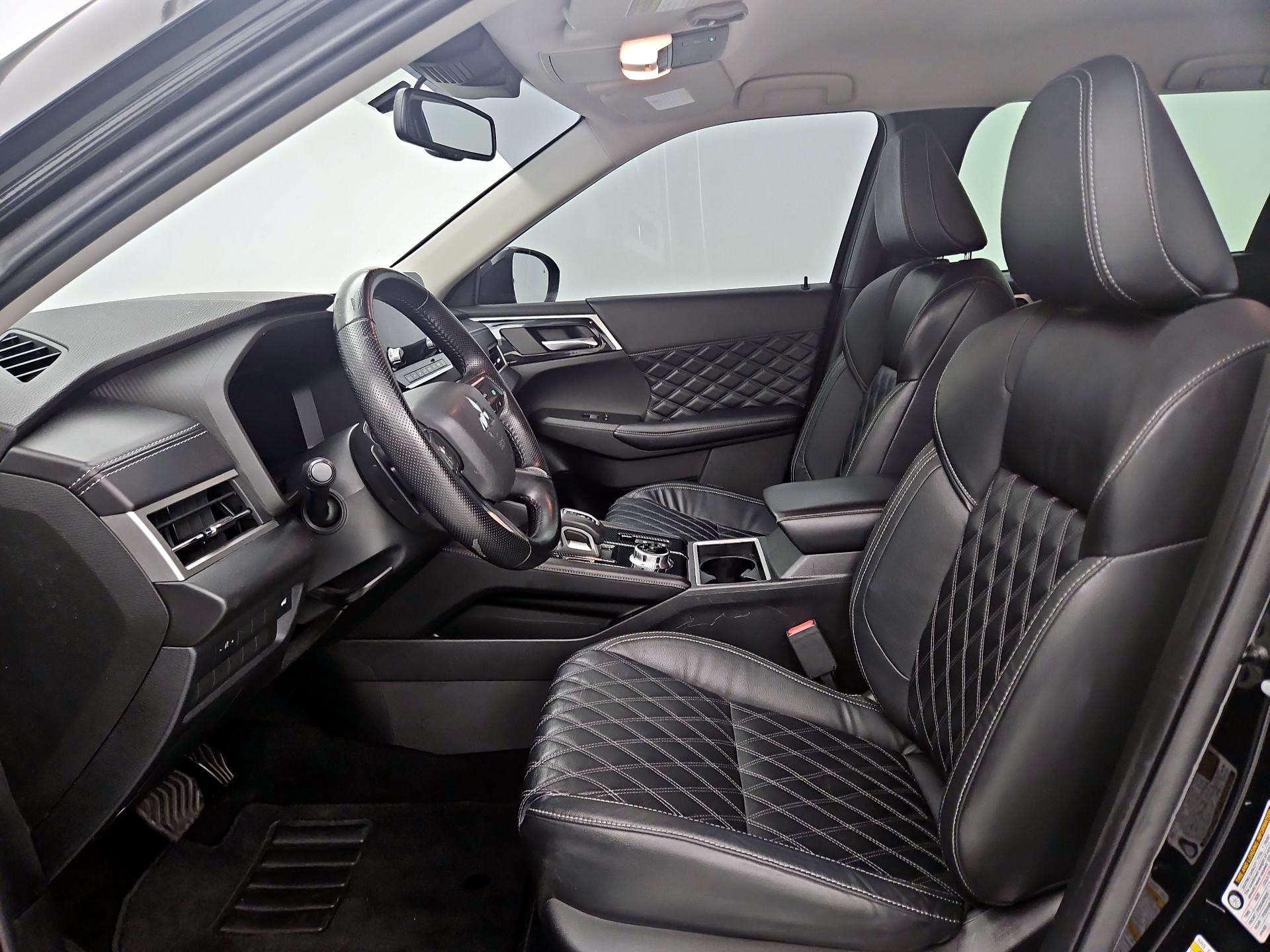 Thumbnail: 2022 Mitsubishi Outlander - 11