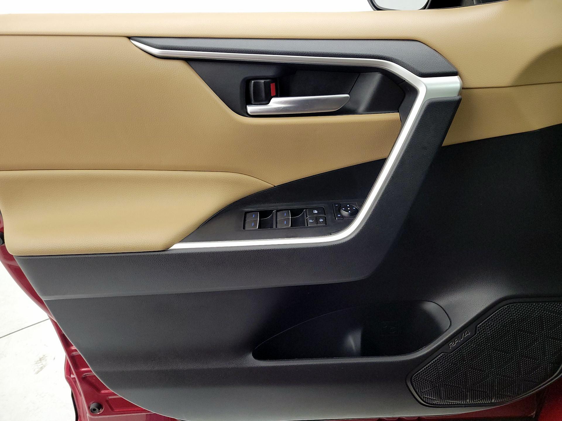 Thumbnail: 2022 Toyota RAV4 - 12