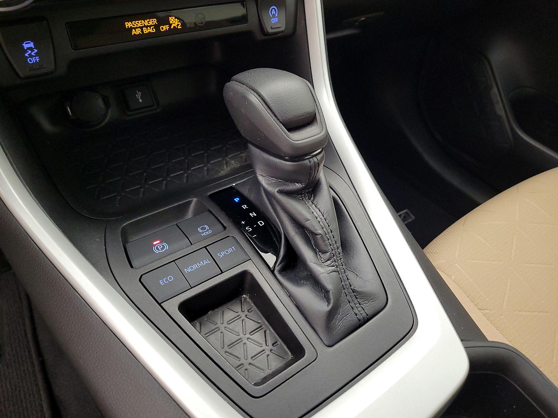 Thumbnail: 2022 Toyota RAV4 - 17