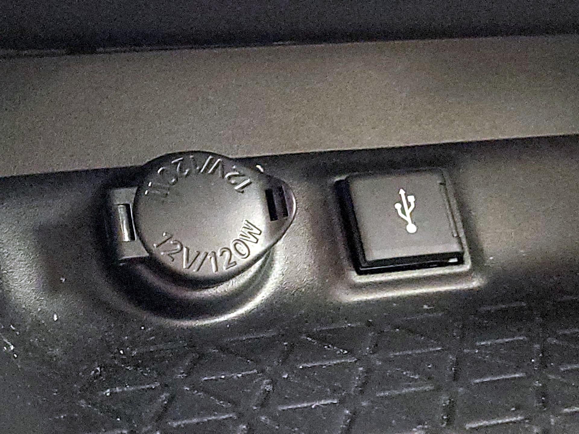 Thumbnail: 2022 Toyota RAV4 - 18