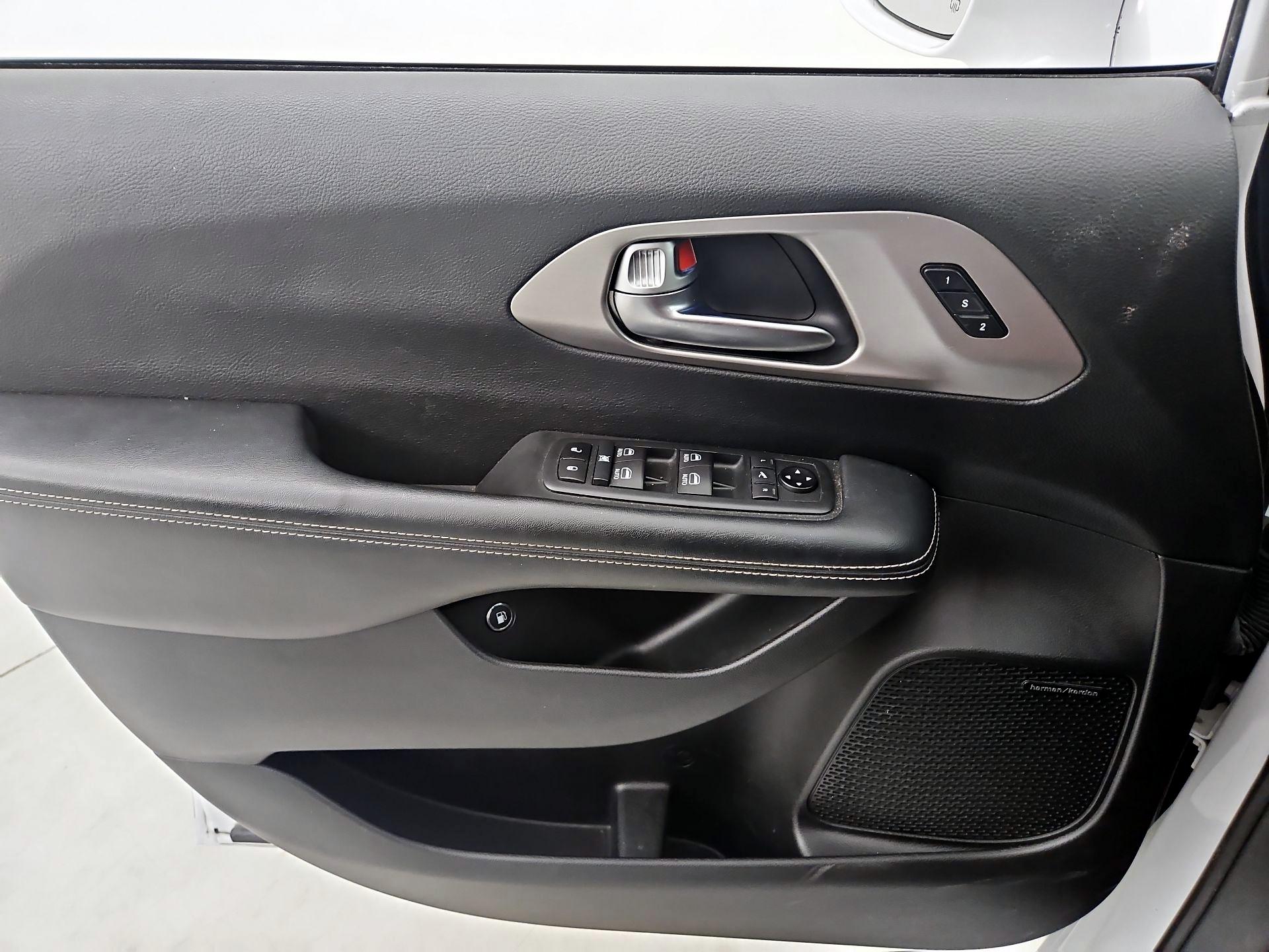 Thumbnail: 2020 Chrysler Pacifica - 12