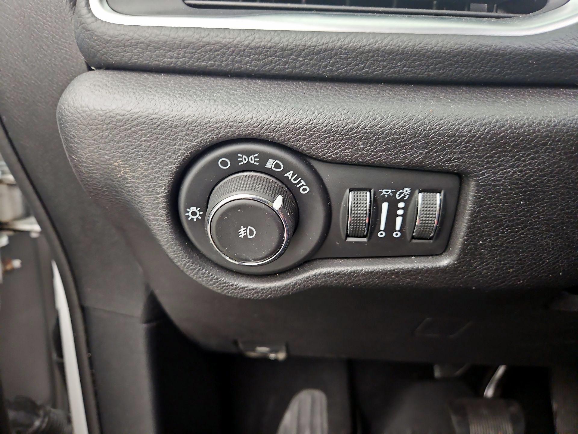 Thumbnail: 2020 Chrysler Pacifica - 13