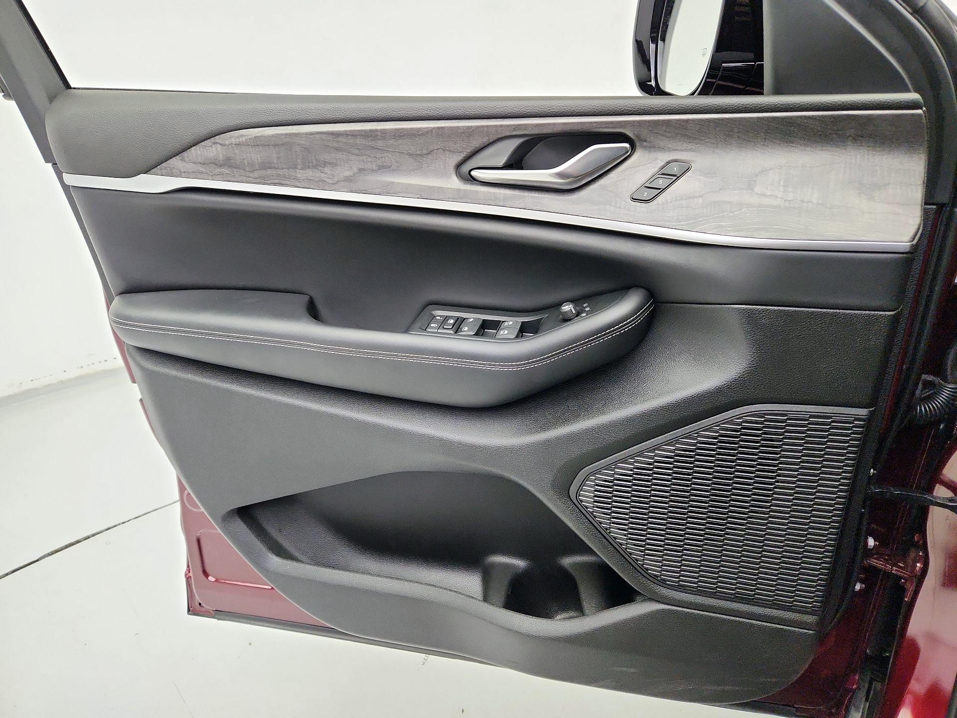 Thumbnail: 2024 Jeep Grand Cherokee - 12