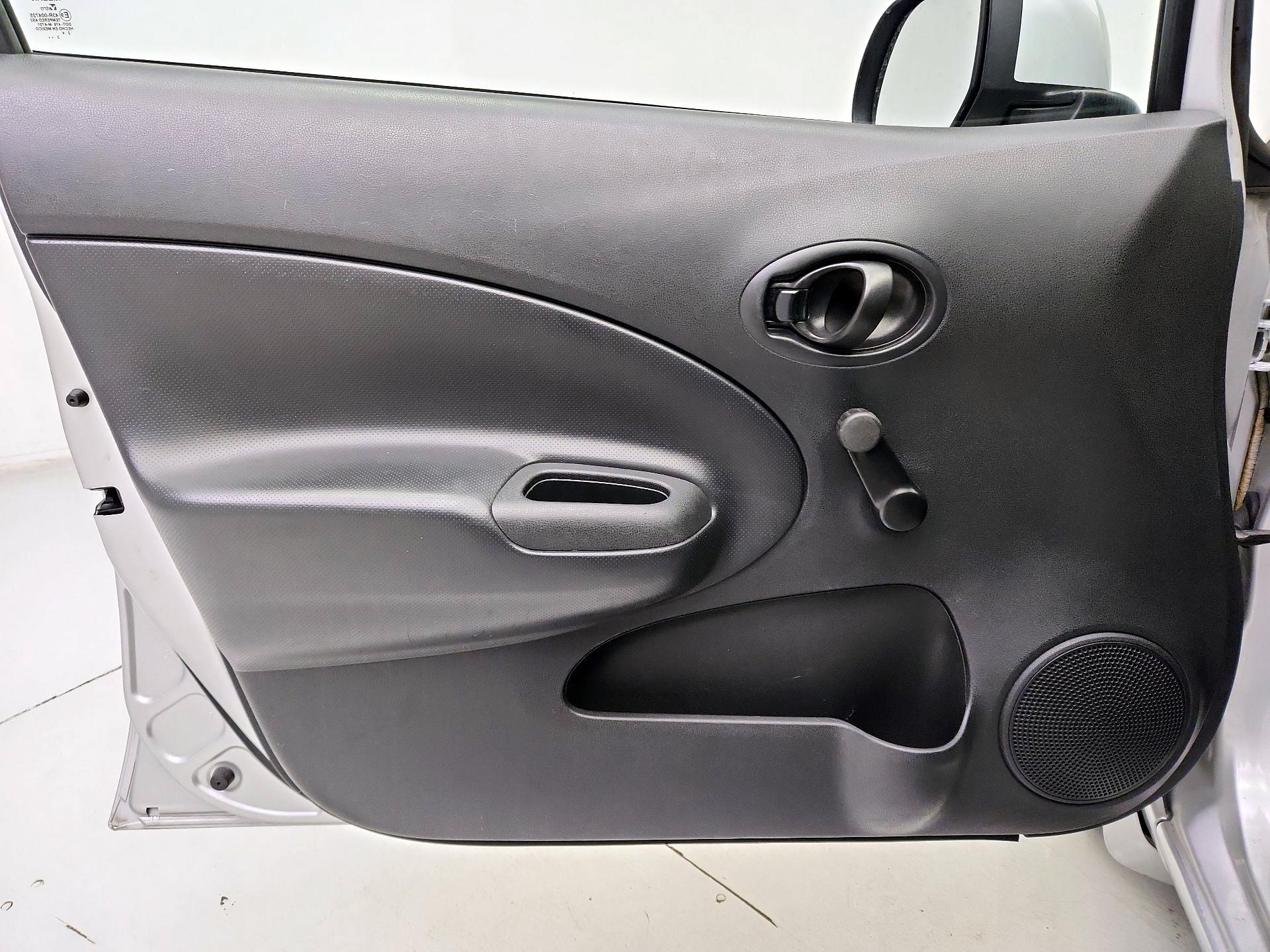 Thumbnail: 2014 Nissan Versa Note - 12