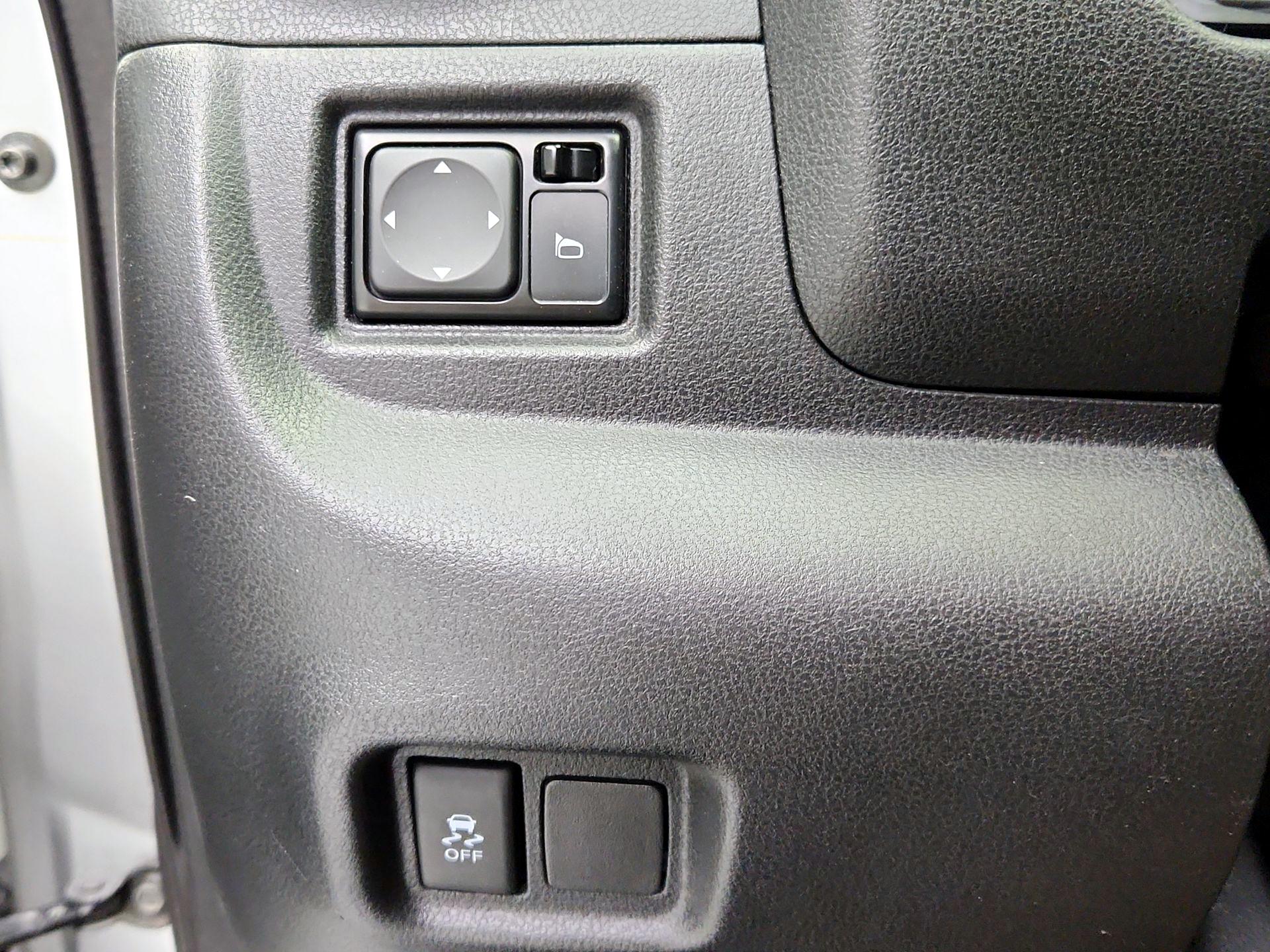 Thumbnail: 2014 Nissan Versa Note - 13