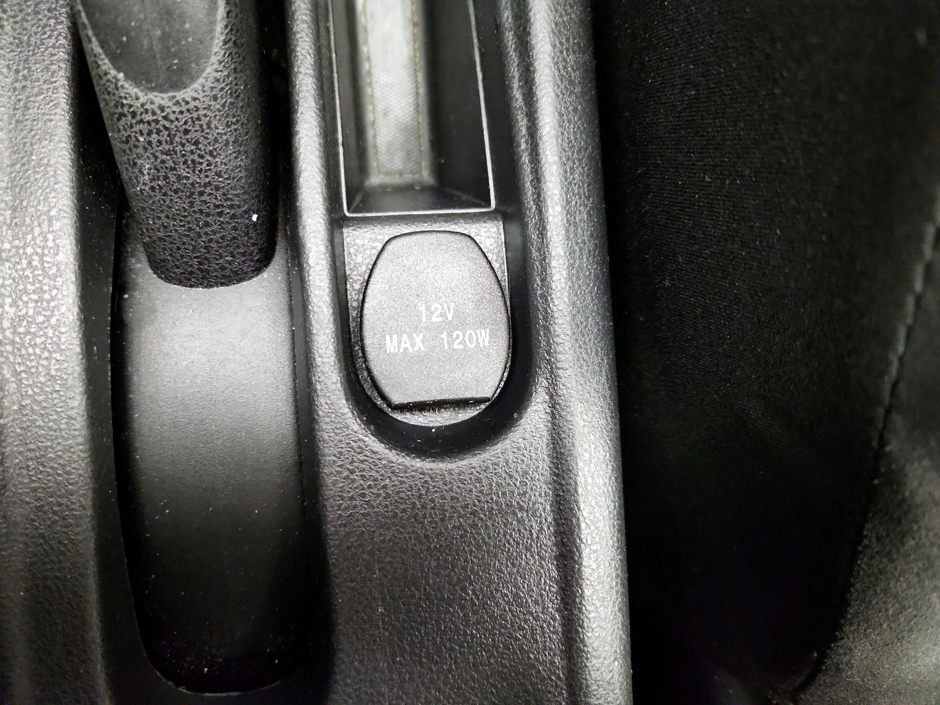 Thumbnail: 2014 Nissan Versa Note - 17