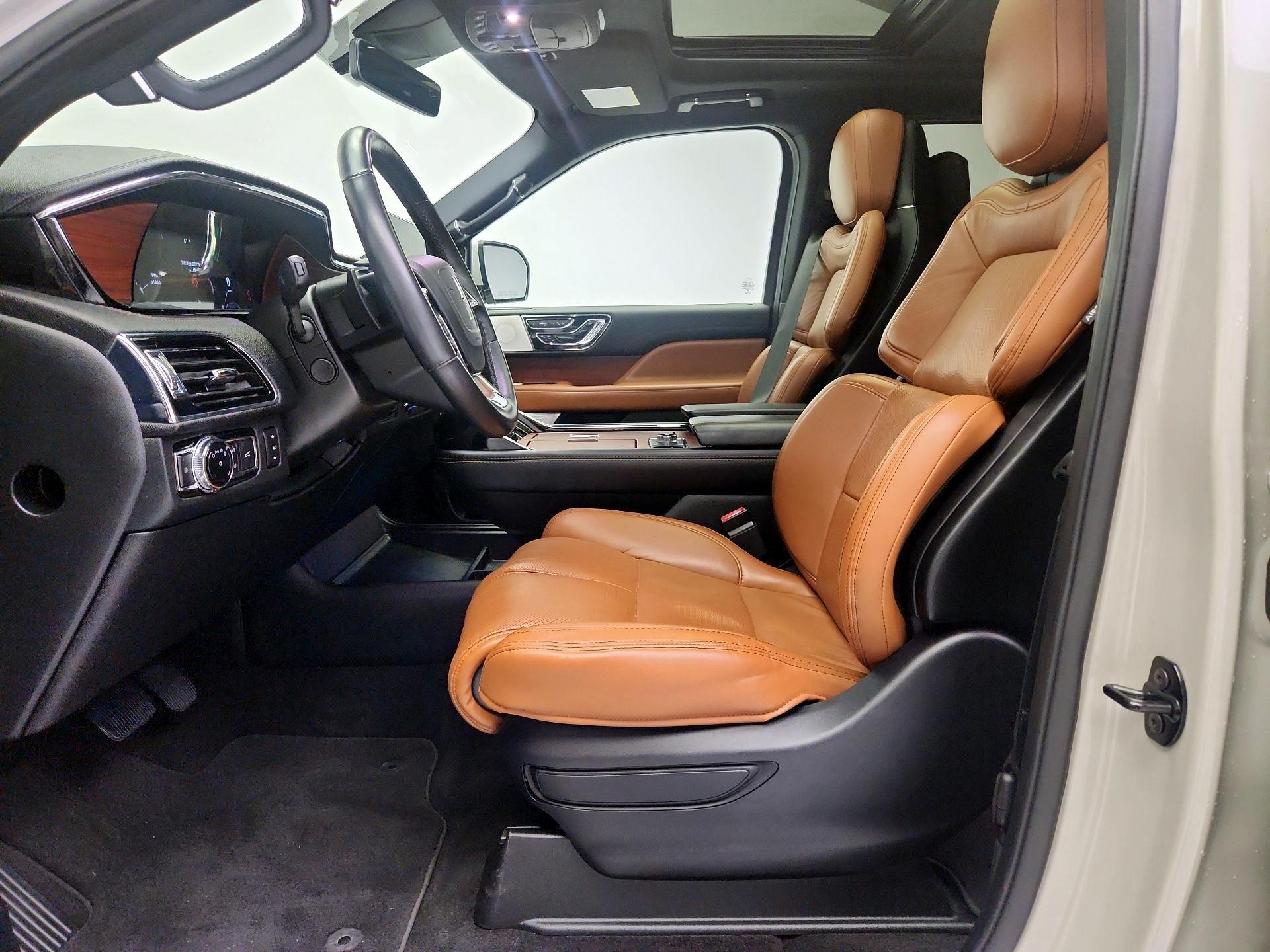 Thumbnail: 2020 Lincoln Navigator - 11