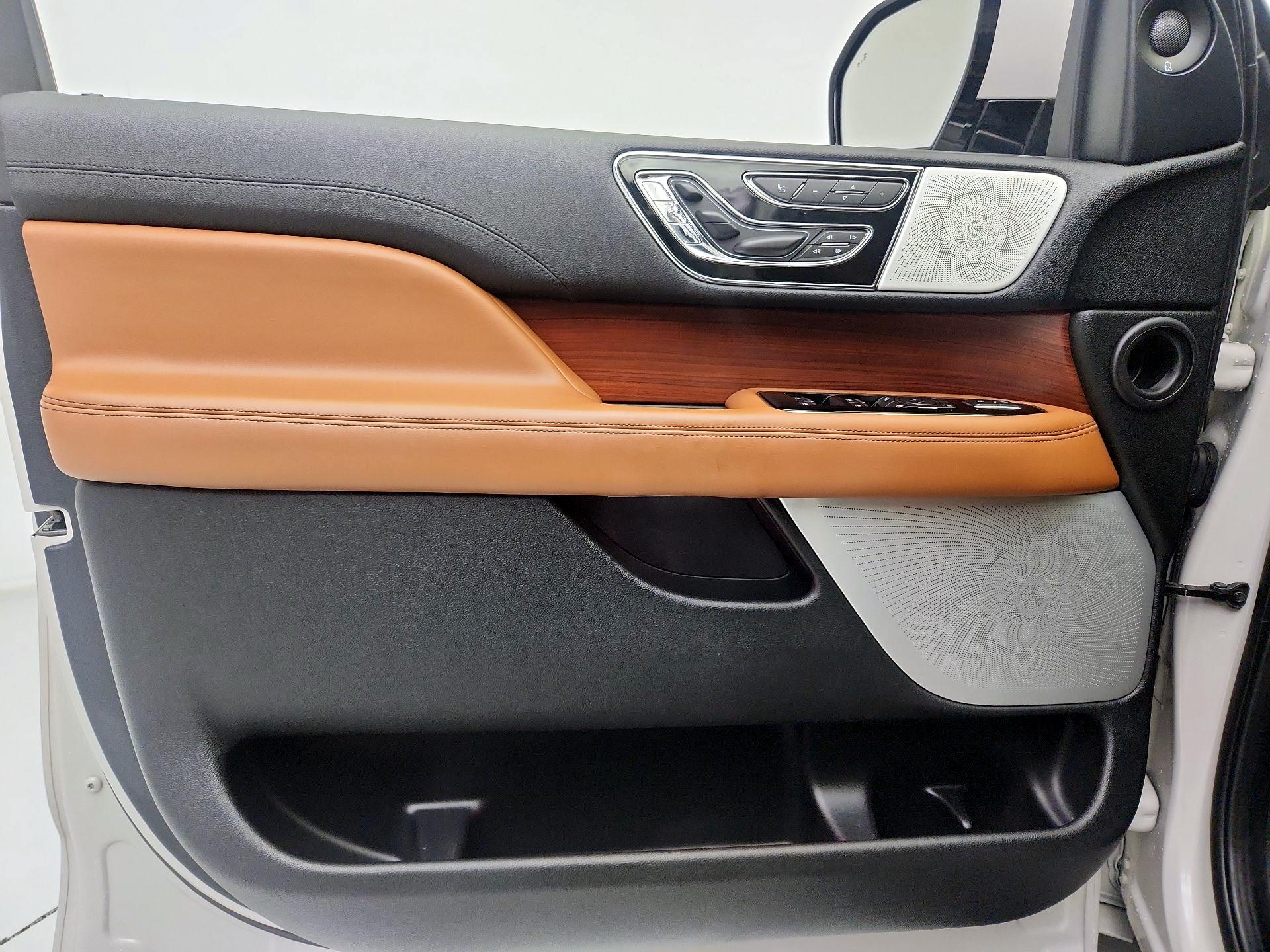 Thumbnail: 2020 Lincoln Navigator - 12