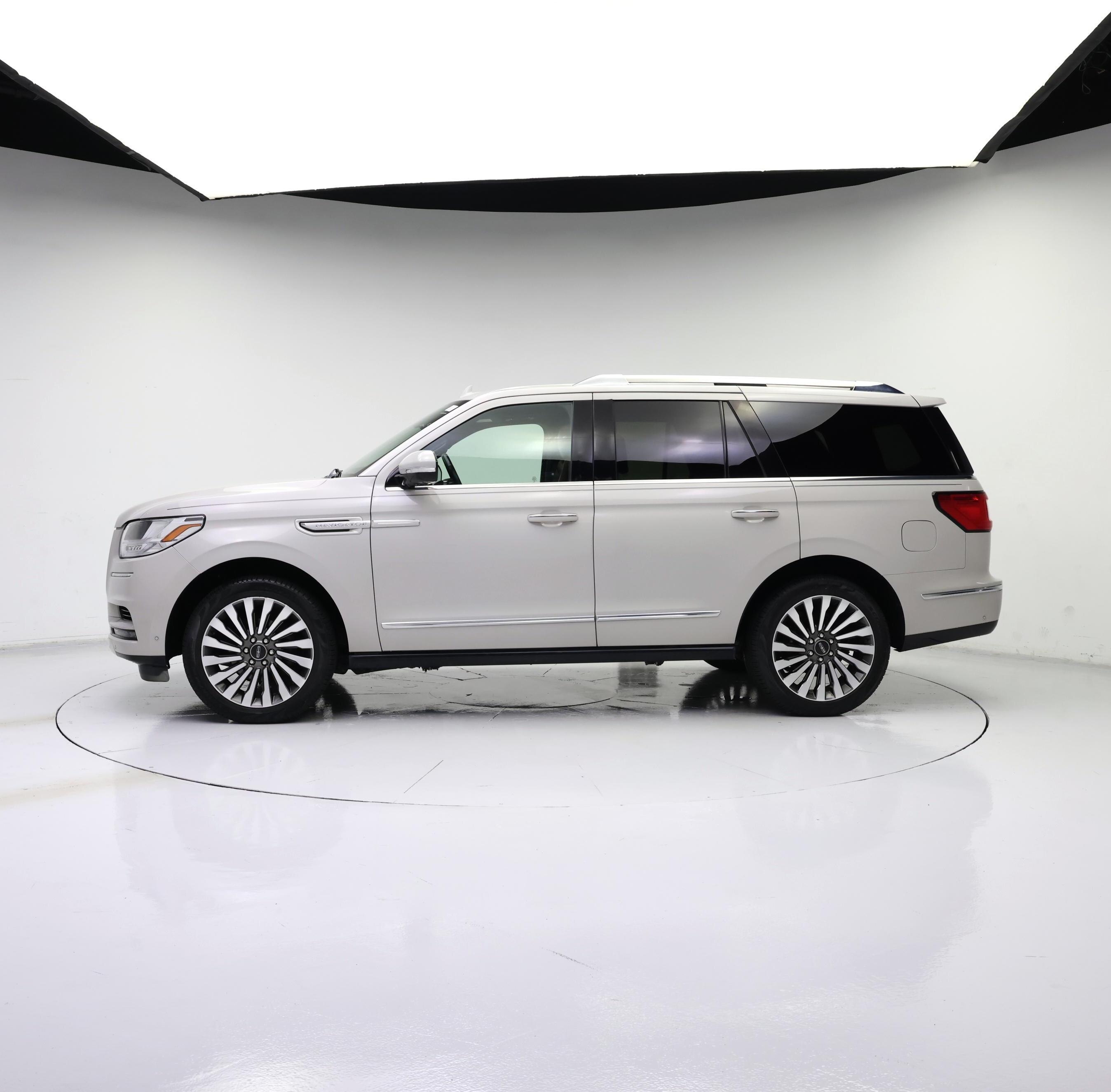 Thumbnail: 2020 Lincoln Navigator - 3