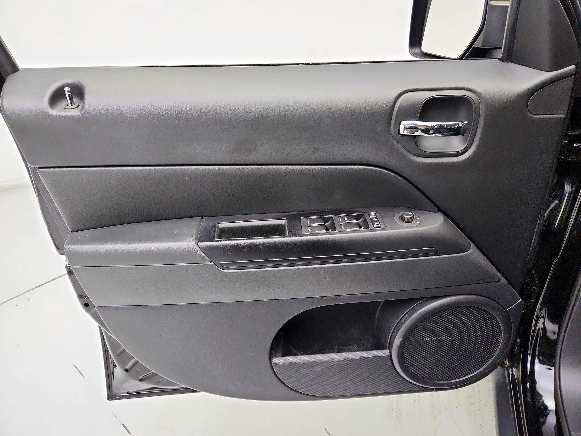 Thumbnail: 2016 Jeep Patriot - 12