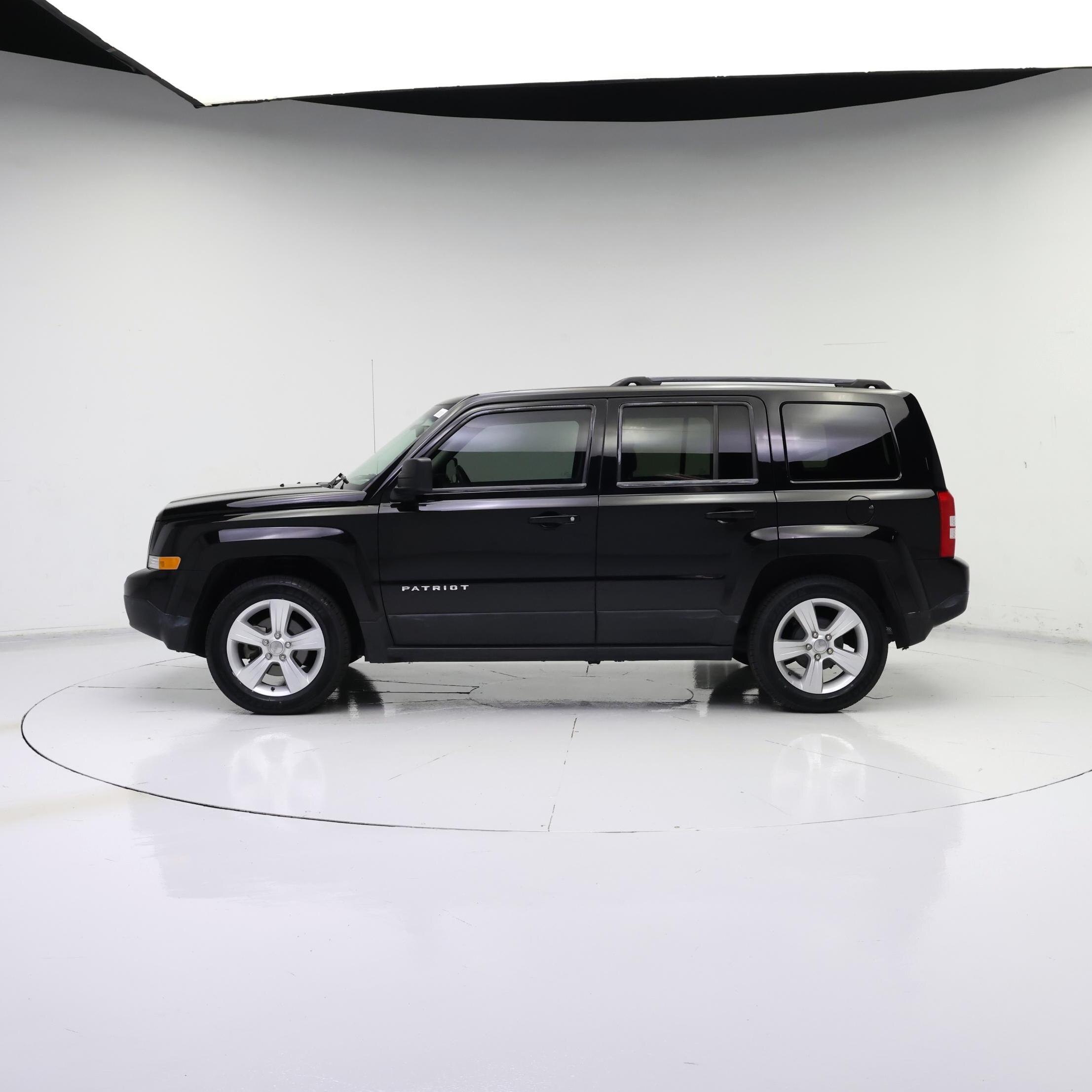 Thumbnail: 2016 Jeep Patriot - 3