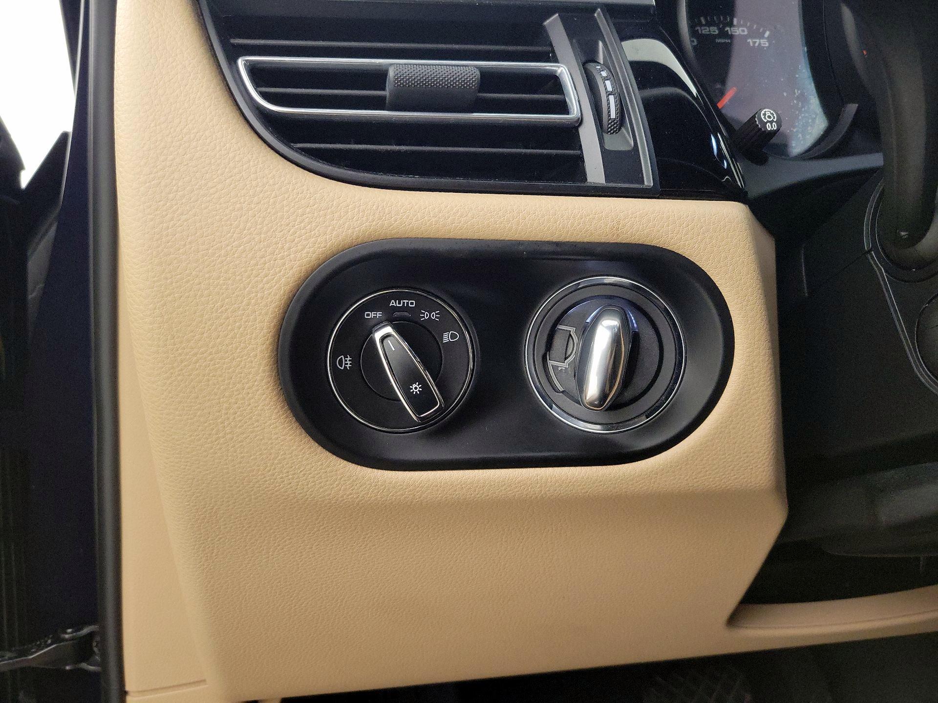 Thumbnail: 2021 Porsche Macan - 13