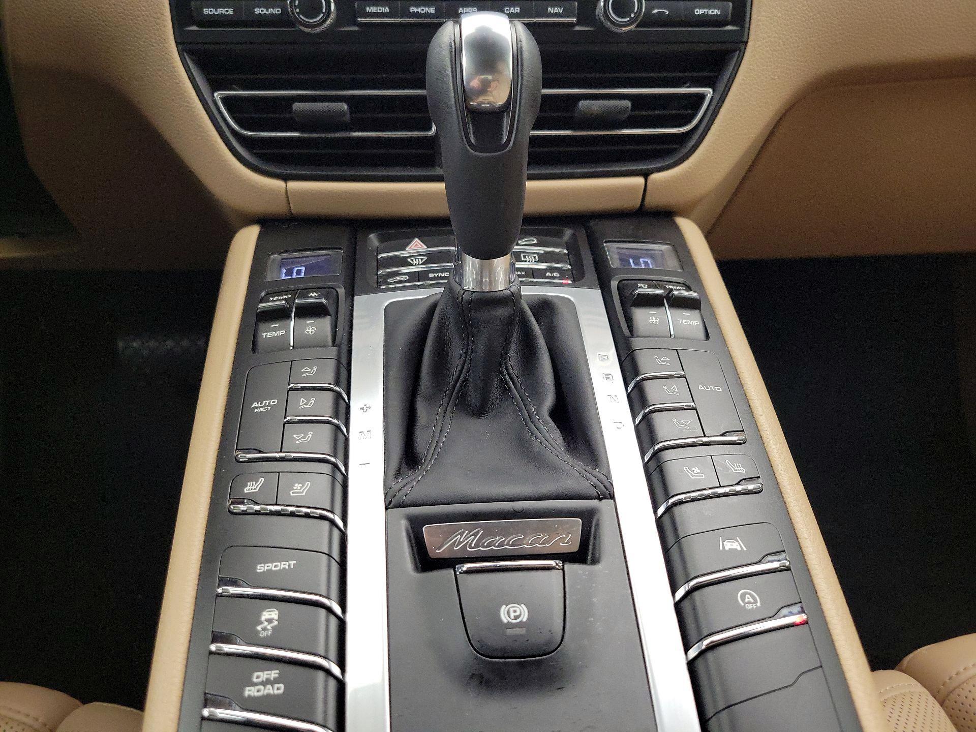 Thumbnail: 2021 Porsche Macan - 18