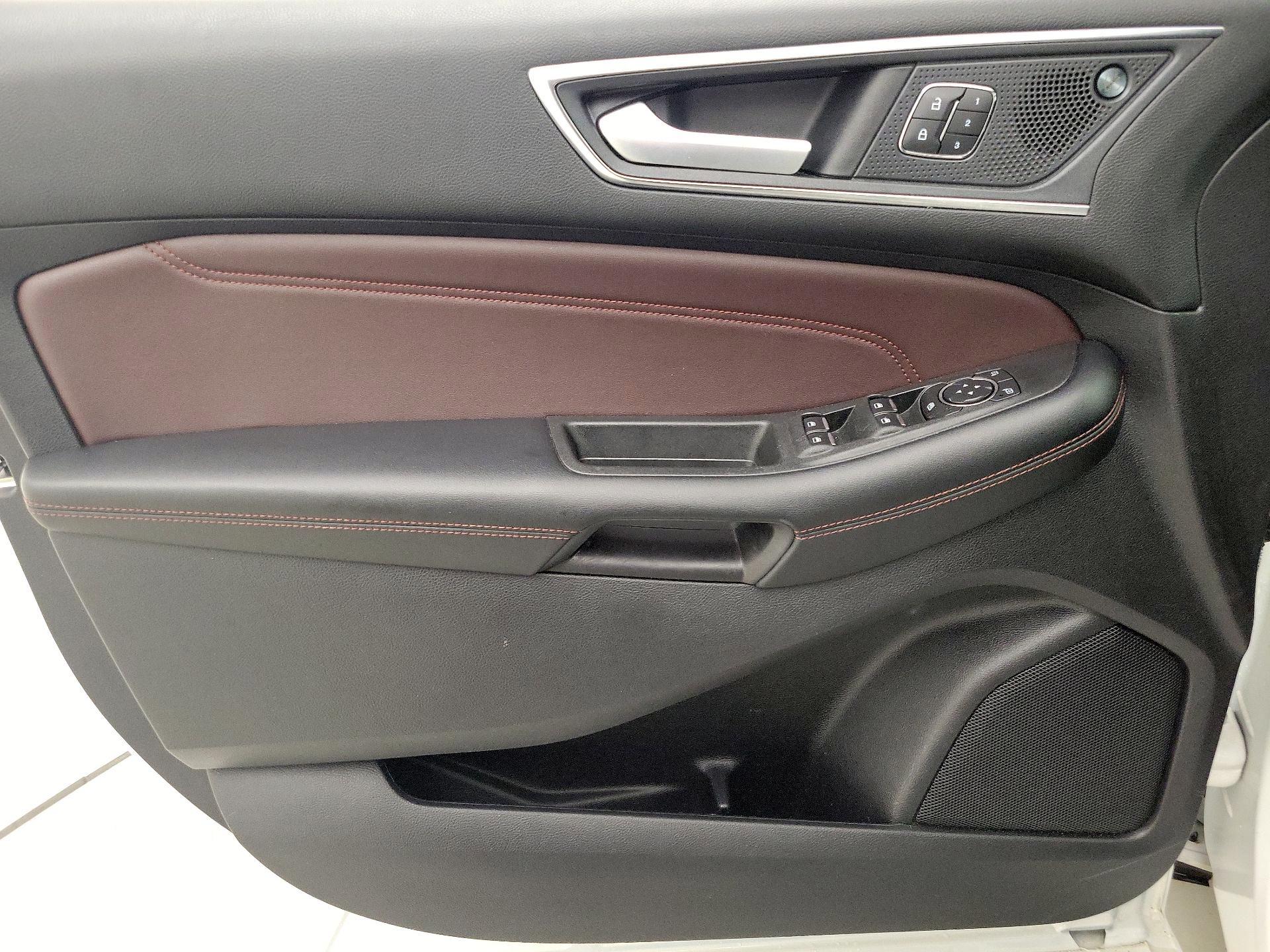 Thumbnail: 2021 Ford Edge - 12