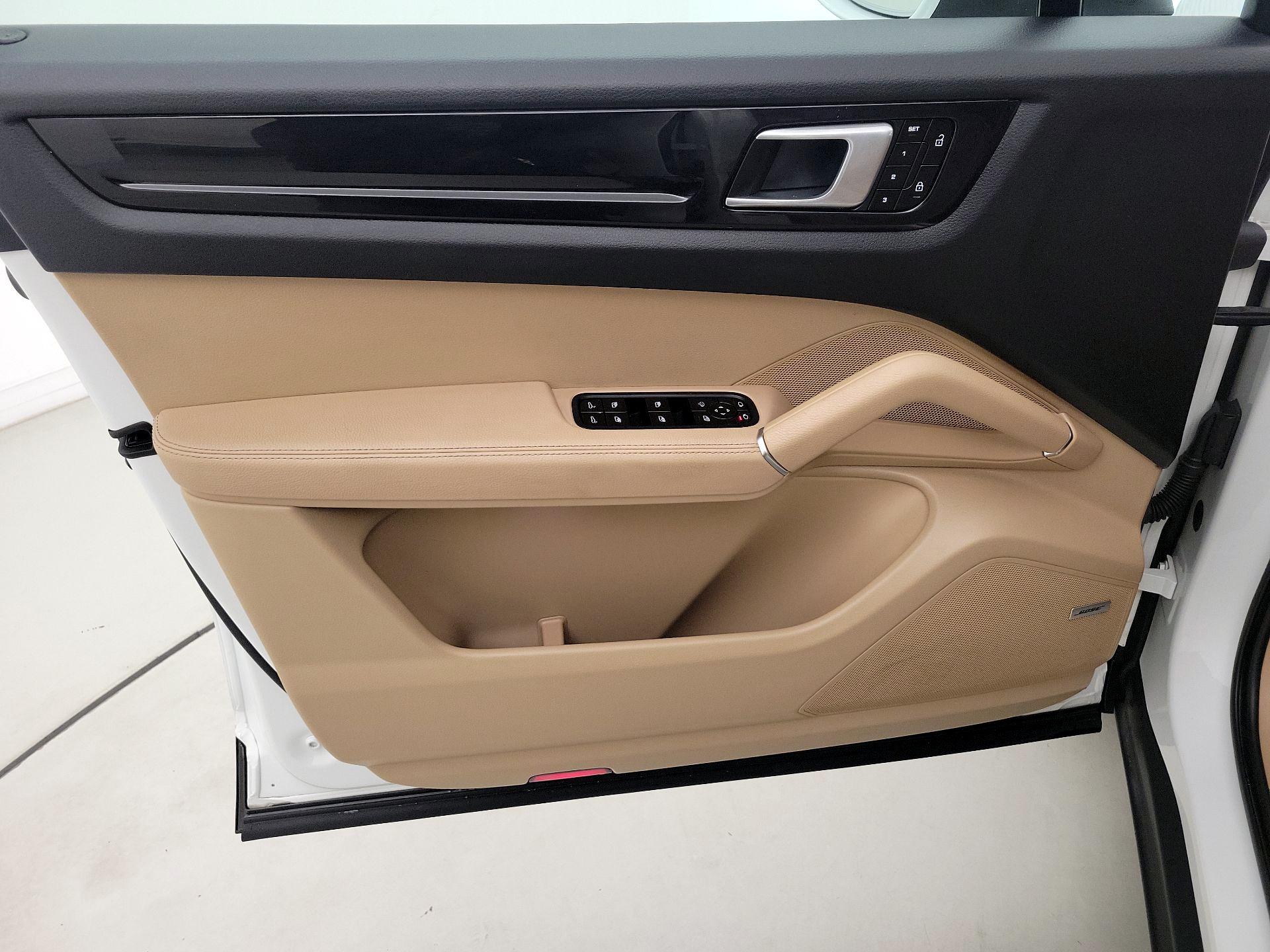 Thumbnail: 2021 Porsche Cayenne - 12