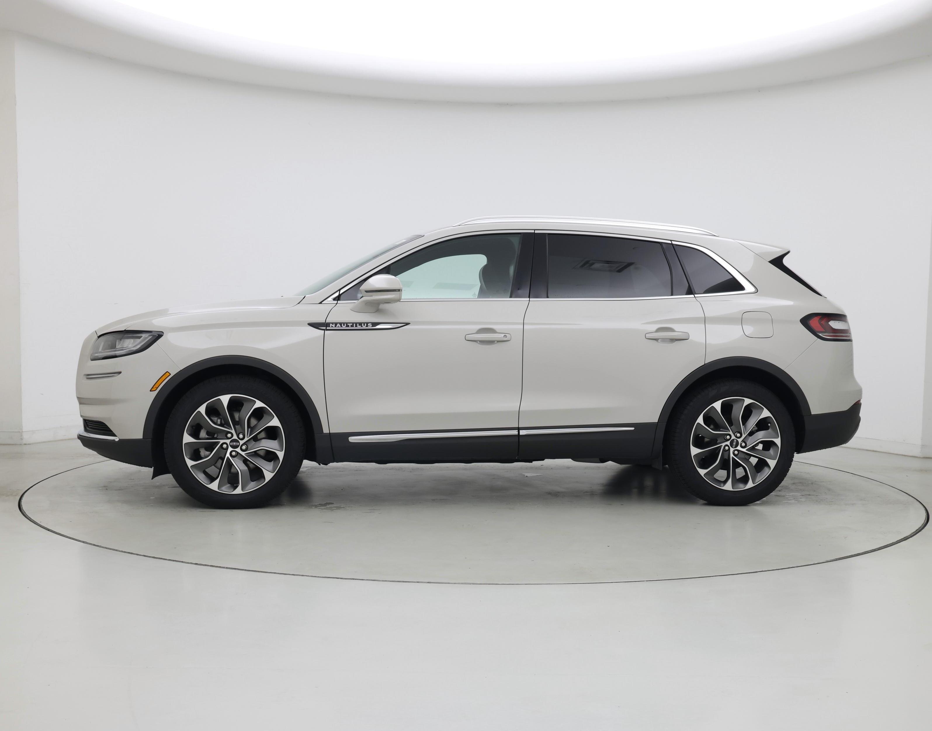 Thumbnail: 2023 Lincoln Nautilus - 3