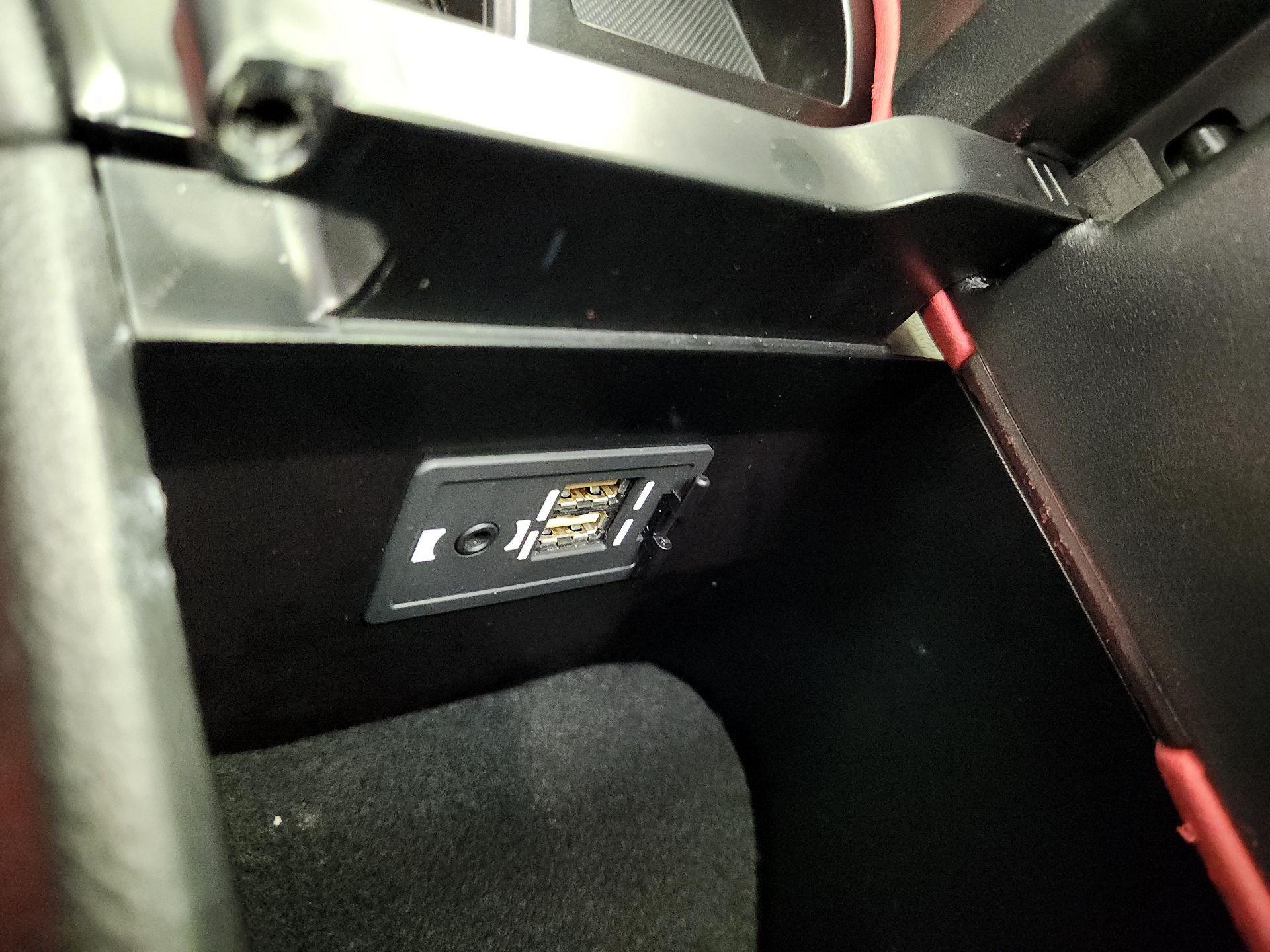 Thumbnail: 2019 Lexus UX - 19