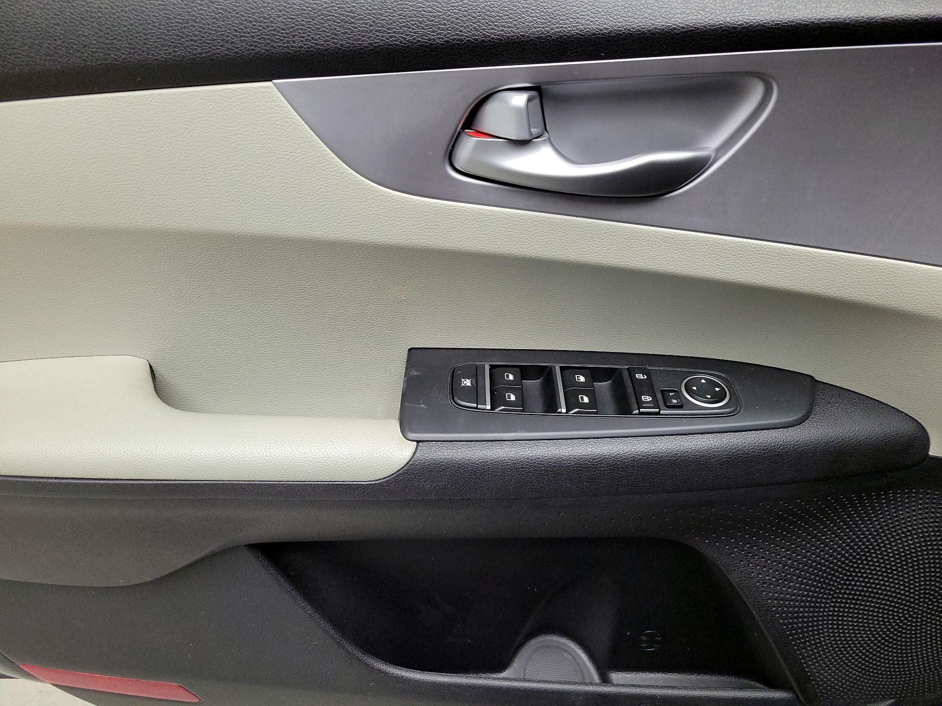 Thumbnail: 2023 Kia Forte - 12