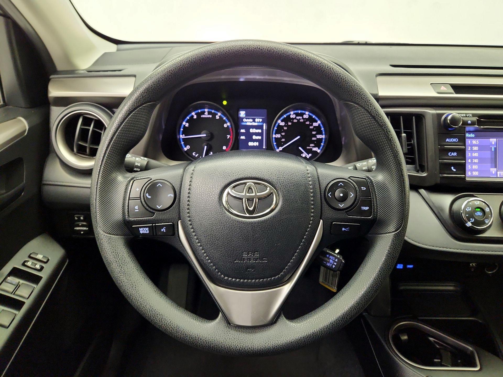 Thumbnail: 2018 Toyota RAV4 - 10