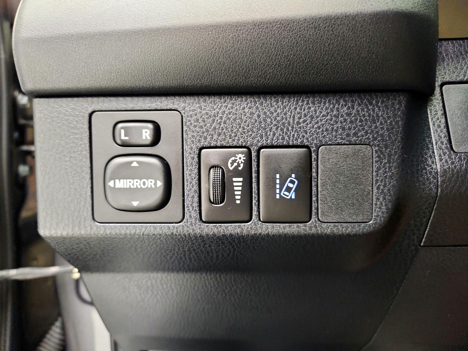 Thumbnail: 2018 Toyota RAV4 - 13