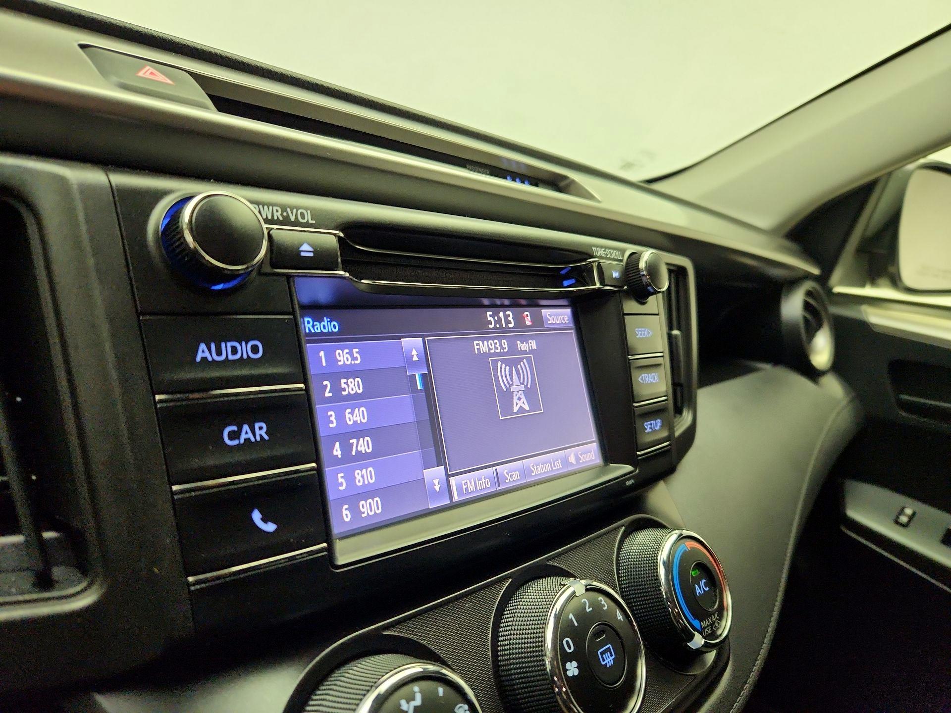 Thumbnail: 2018 Toyota RAV4 - 15