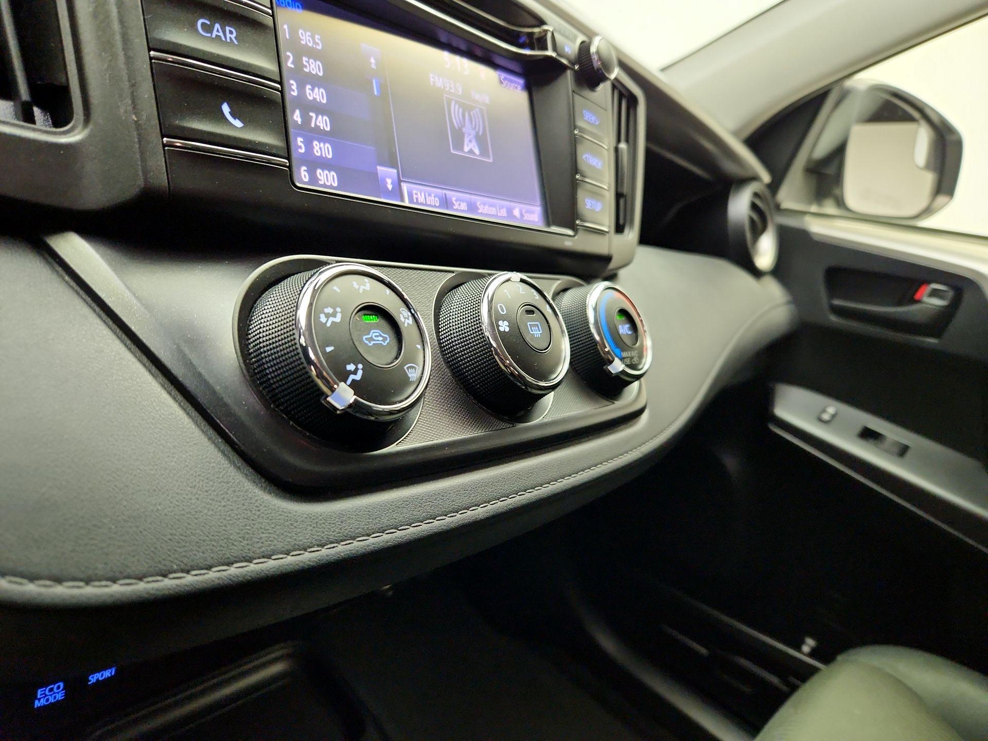 Thumbnail: 2018 Toyota RAV4 - 16