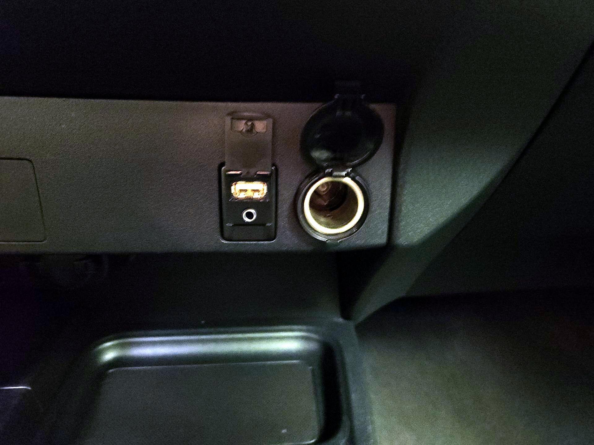 Thumbnail: 2018 Toyota RAV4 - 18