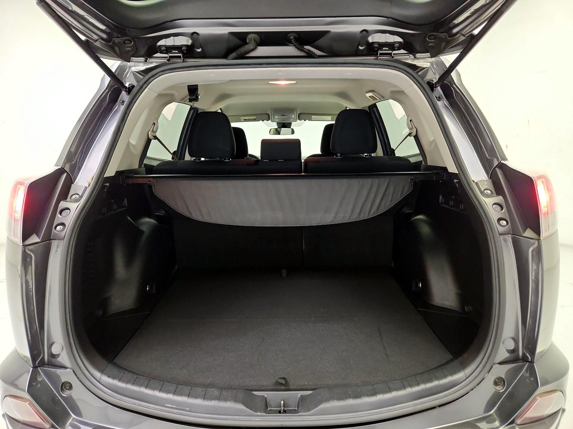 Thumbnail: 2018 Toyota RAV4 - 20