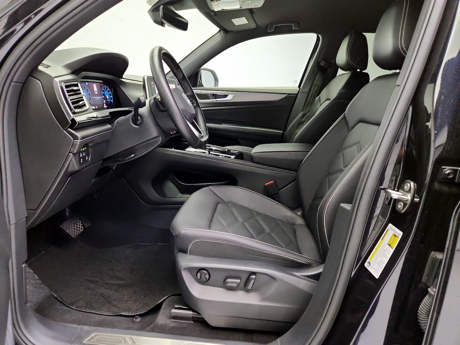 2025 Volkswagen Atlas Cross Sport SE w/Tech - Photo 12