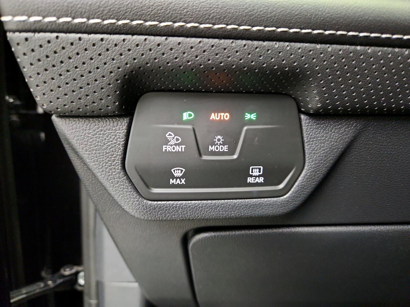 2025 Volkswagen Atlas Cross Sport SE w/Tech - Photo 14