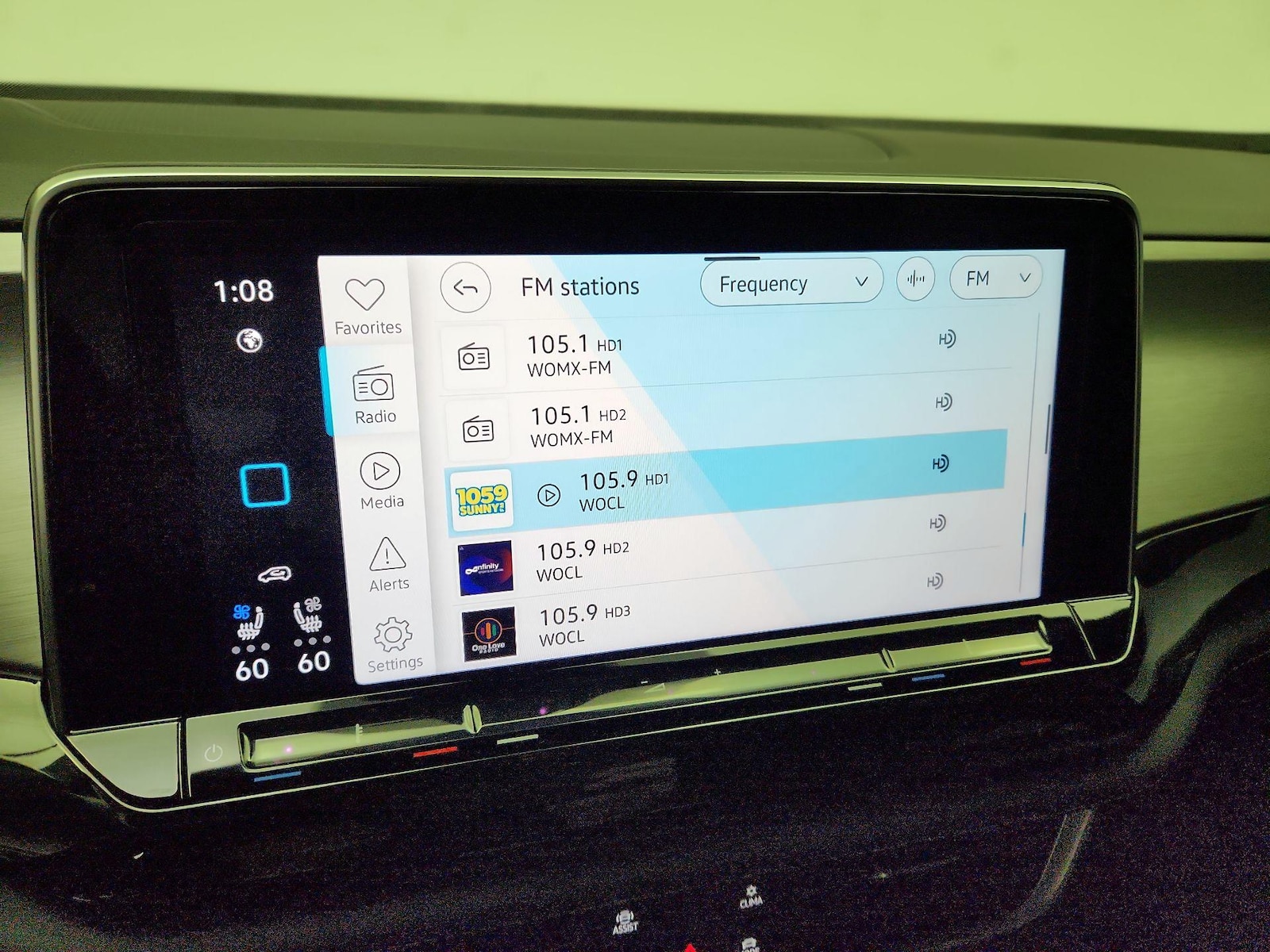 2025 Volkswagen Atlas Cross Sport SE w/Tech - Photo 16