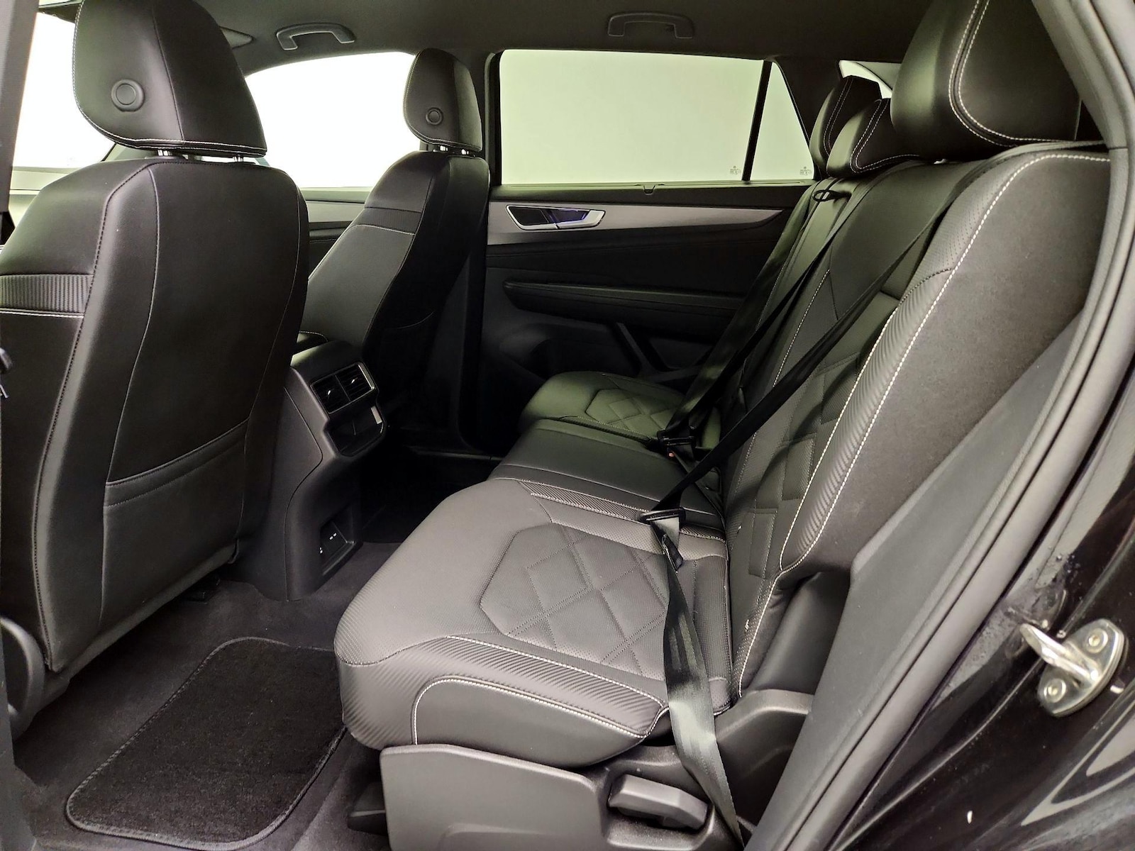 2025 Volkswagen Atlas Cross Sport SE w/Tech - Photo 20